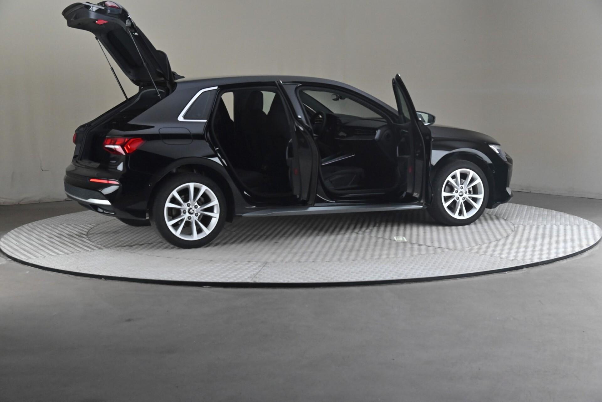 Audi A3 Sportback 30 TFSI 2024, photo 6/26