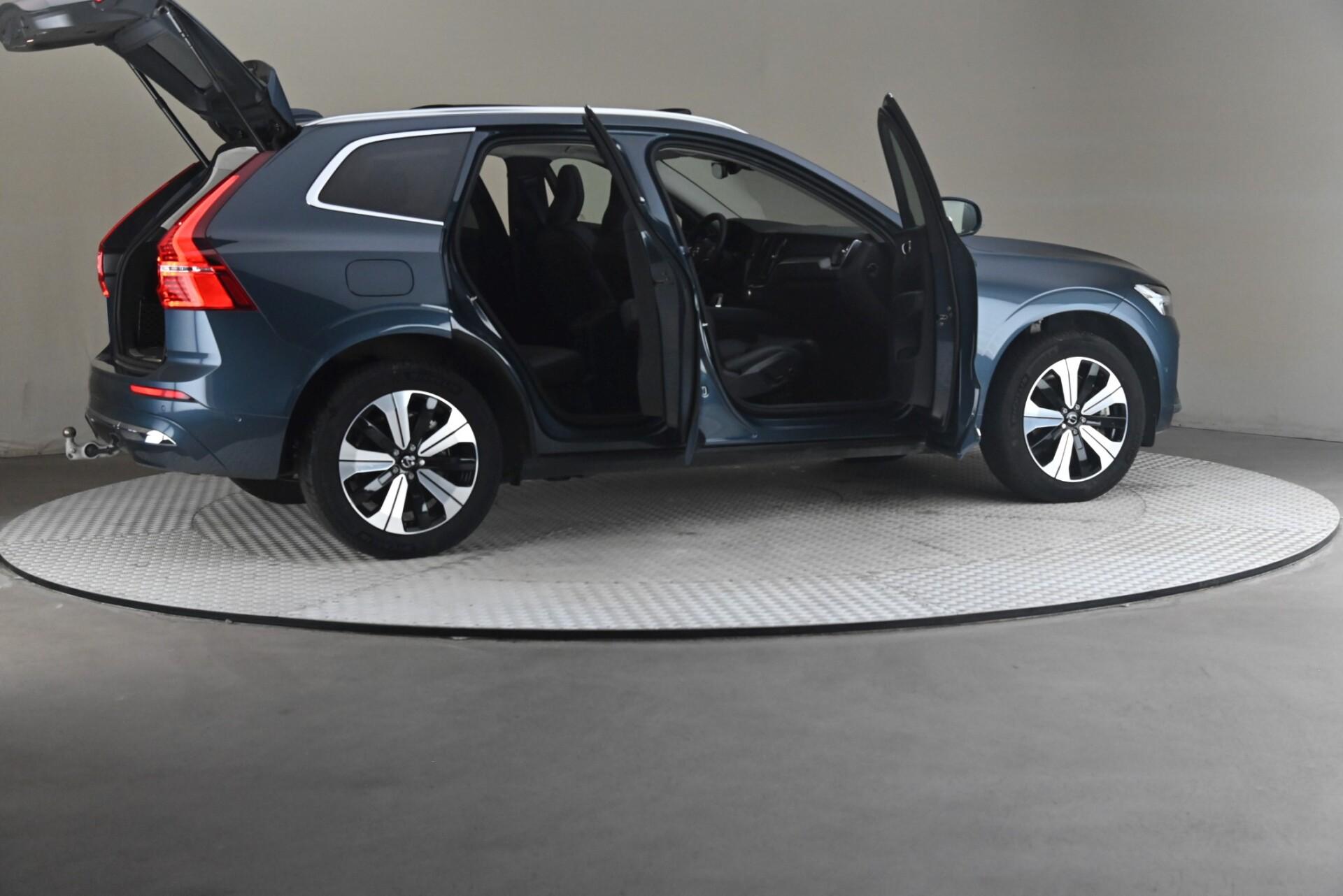 Volvo XC60 2024, photo 6/30