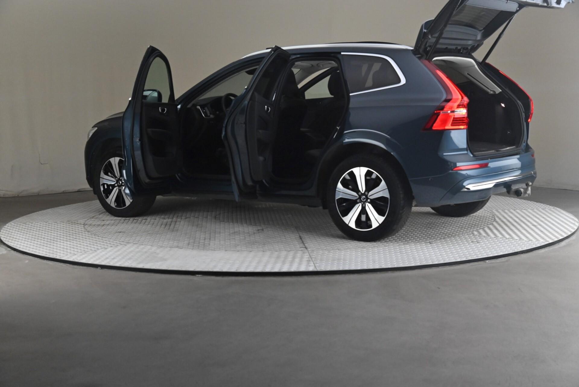 Volvo XC60 2024, photo 7/30
