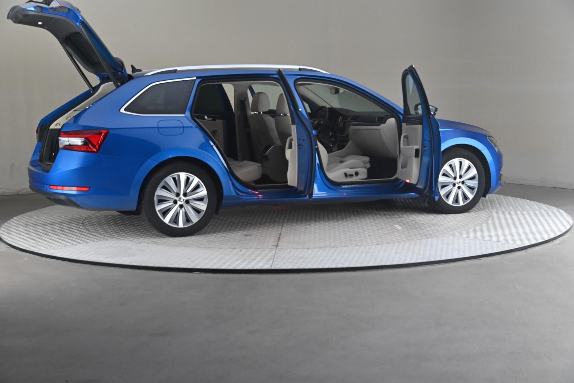 Skoda Superb 2022, kuva 6/31