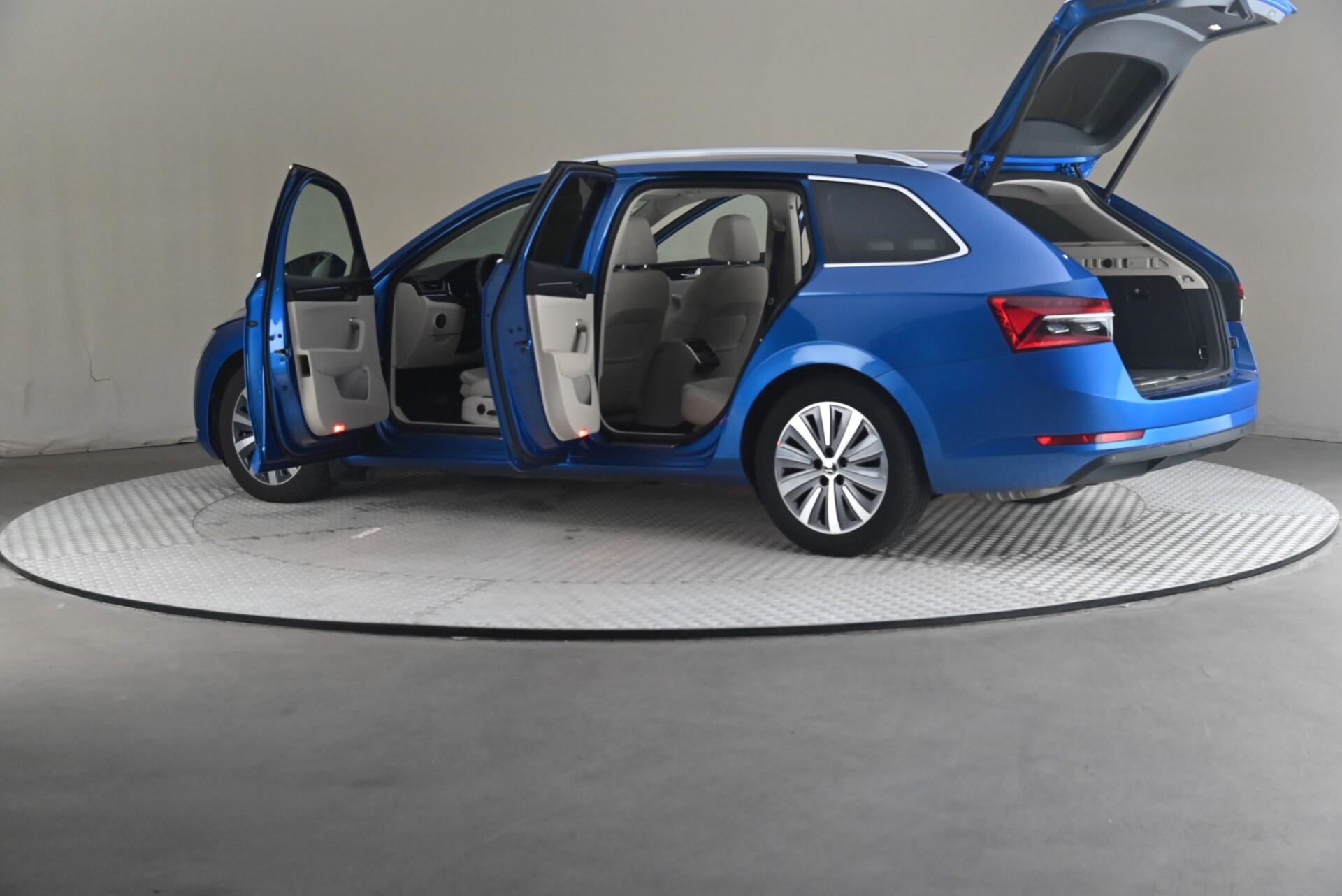Skoda Superb 2022, kuva 7/31
