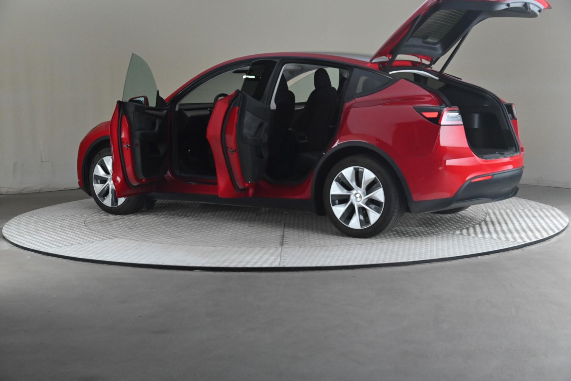 Tesla Model Y RWD 2023, photo 7/29