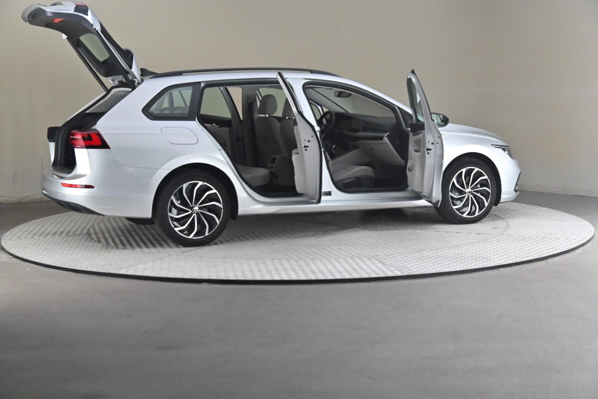 Volkswagen Golf Variant 1,5 TSI 96 kW 2022, photo 6/27