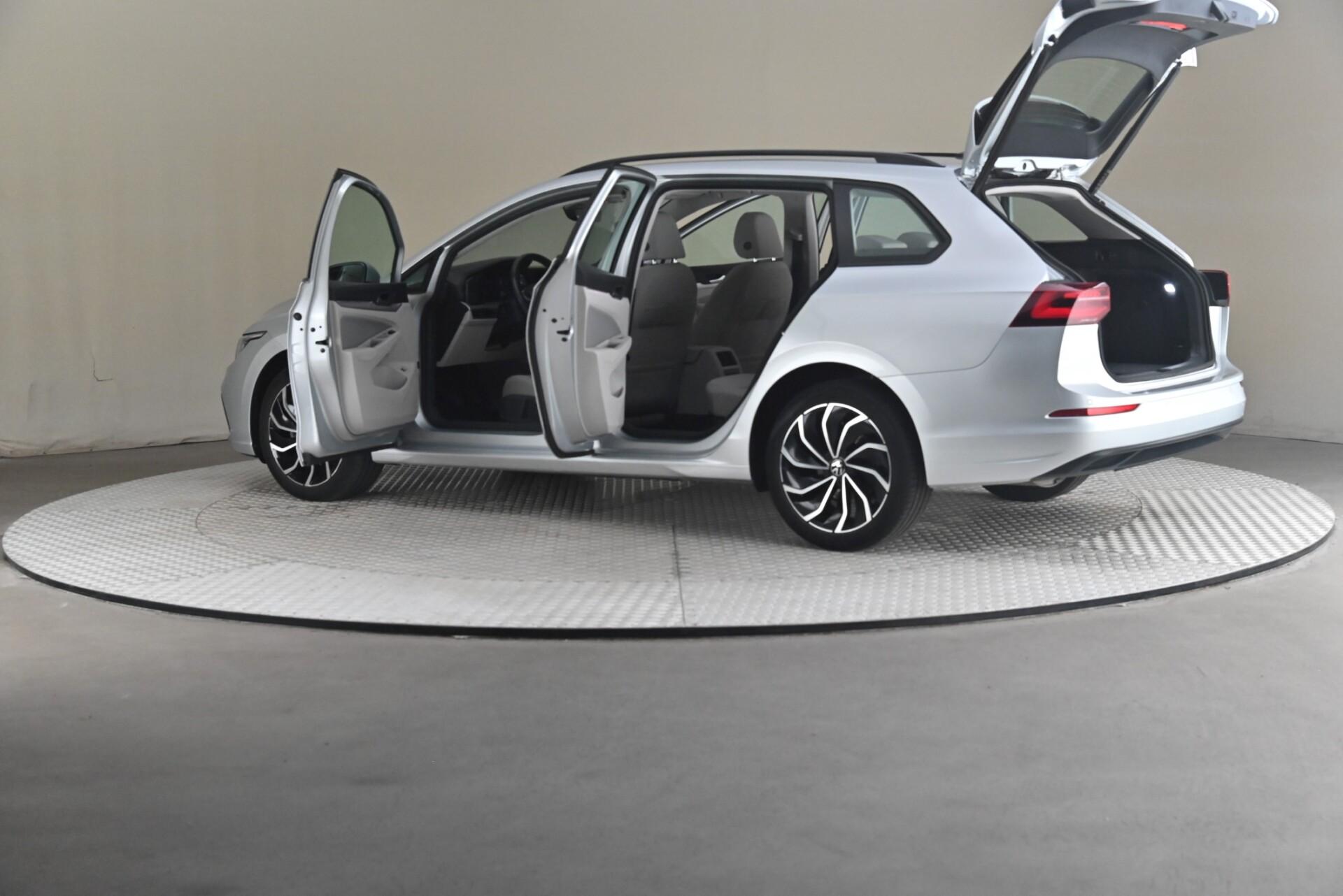 Volkswagen Golf Variant 1,5 TSI 96 kW 2022, photo 7/27