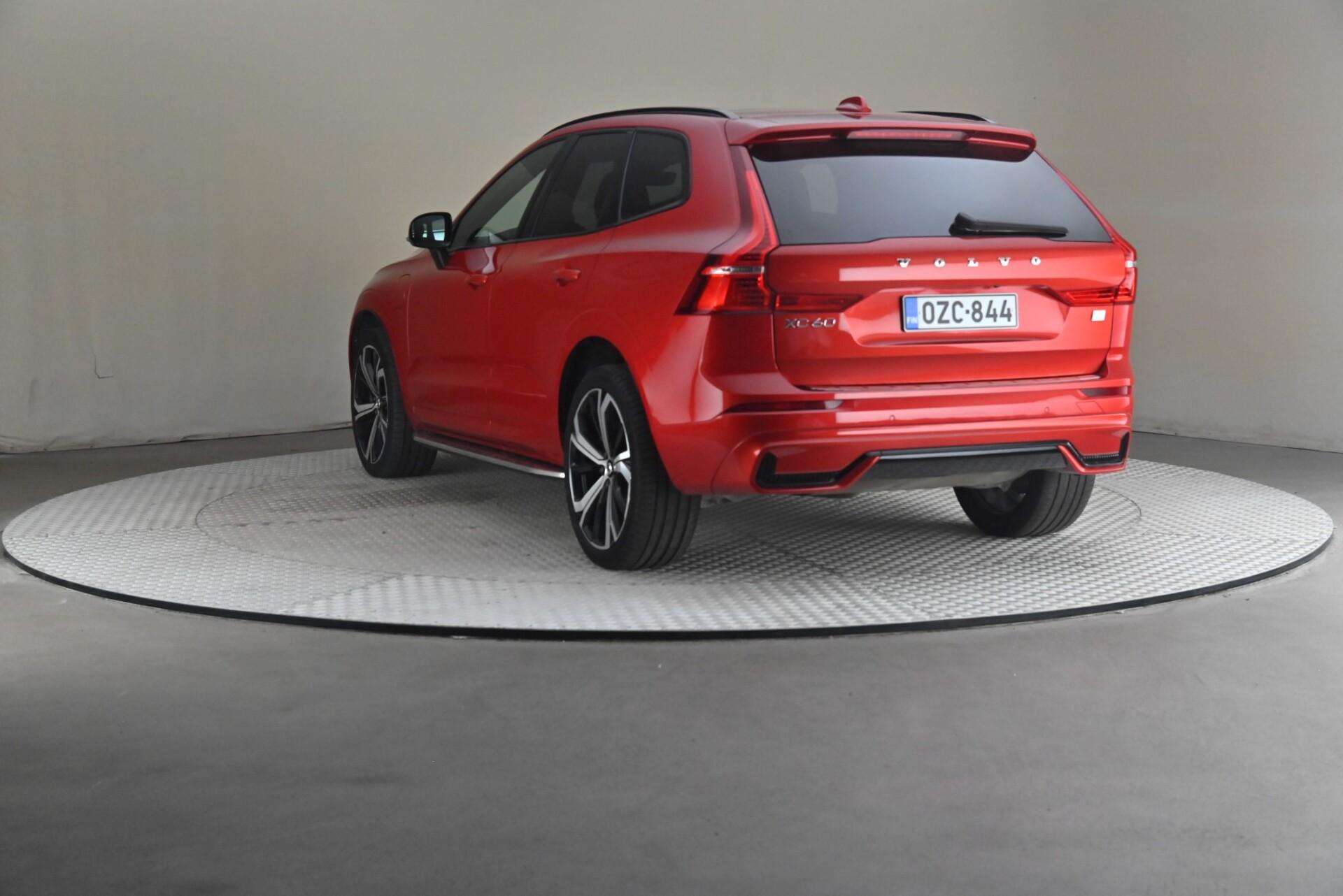 Volvo XC60 2022, photo 2/32