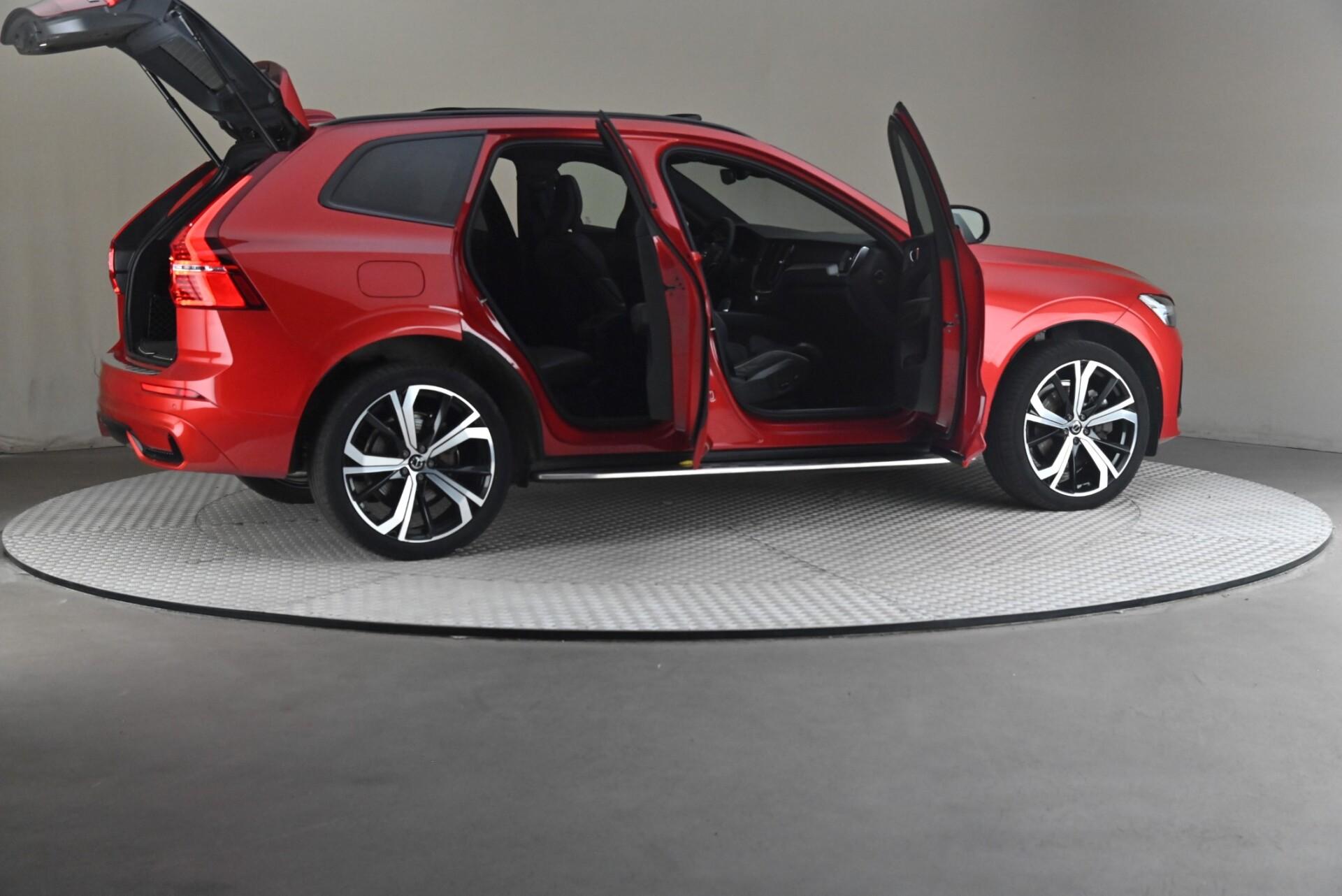 Volvo XC60 2022, photo 6/32