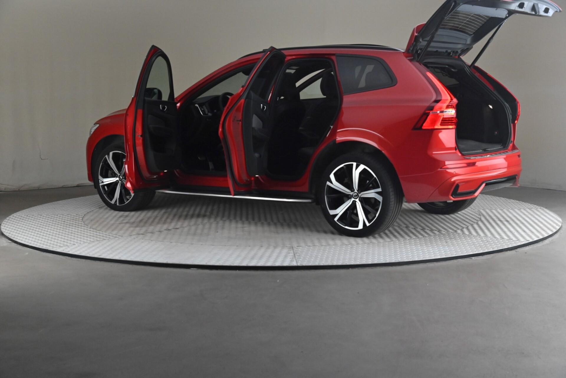 Volvo XC60 2022, photo 7/32