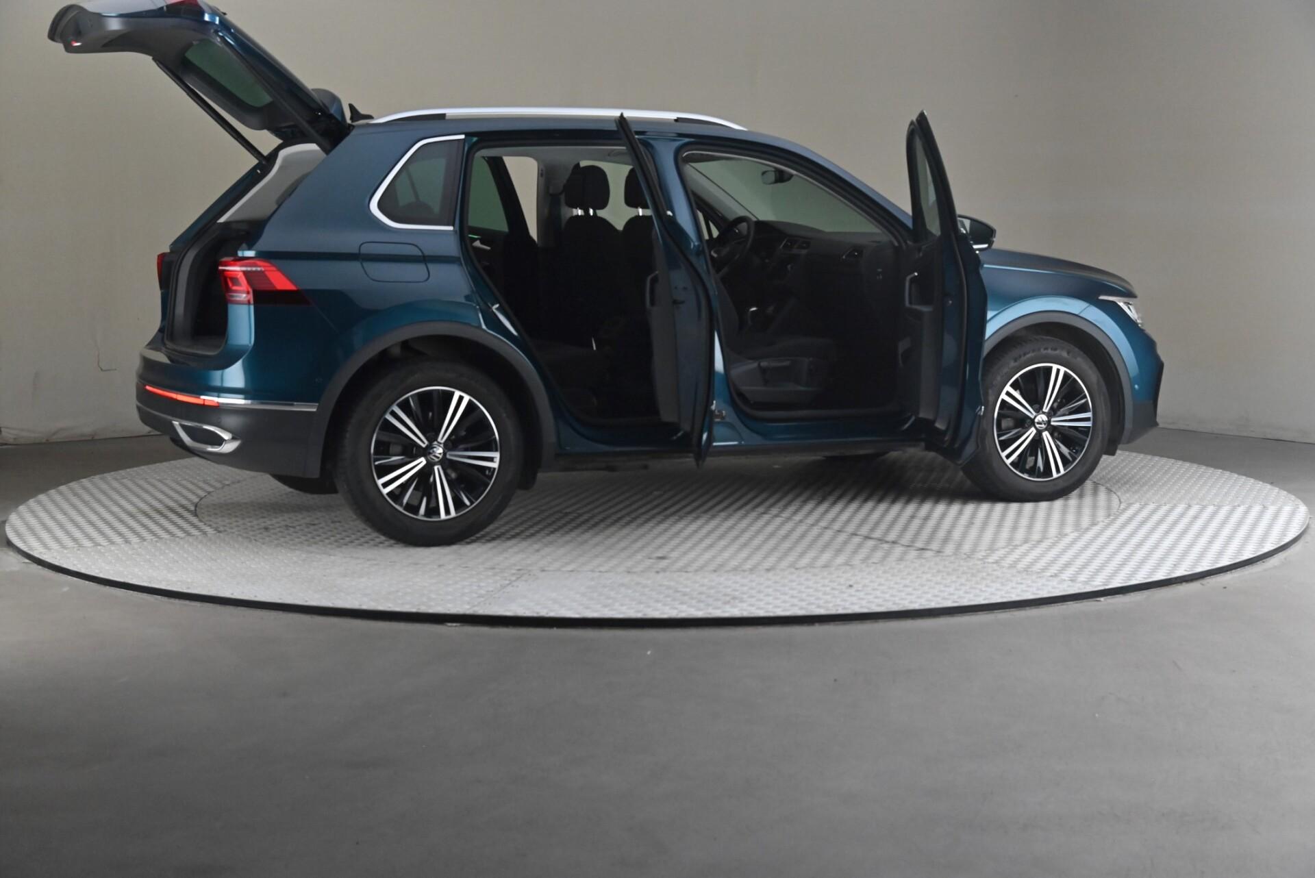 Volkswagen Tiguan 2022, photo 6/26
