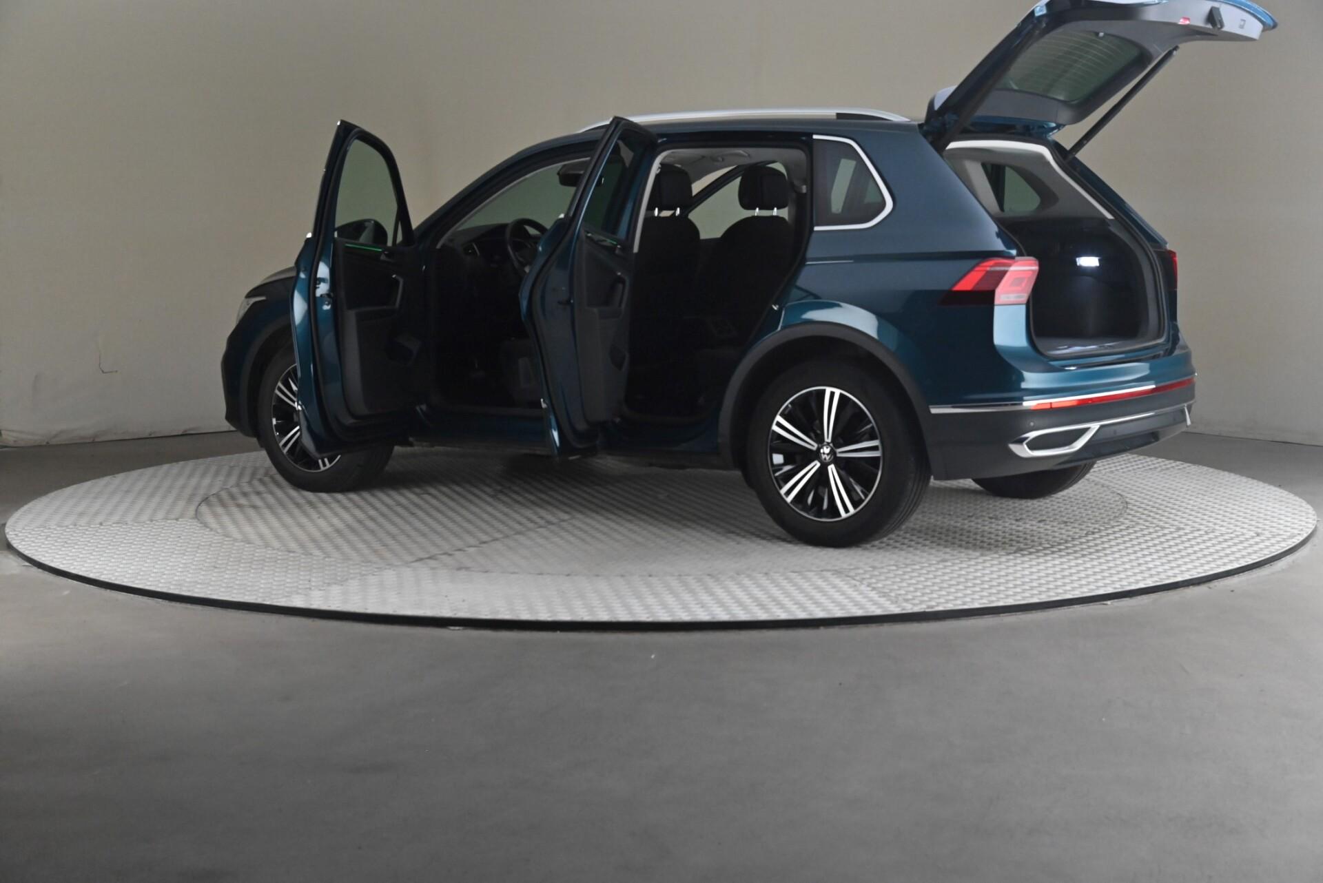 Volkswagen Tiguan 2022, photo 7/26