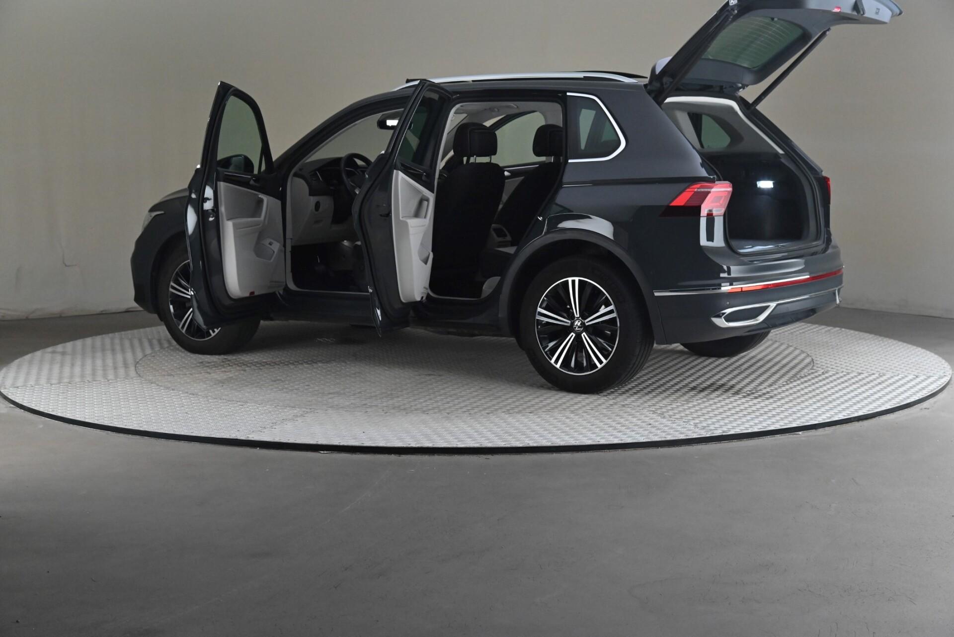 Volkswagen Tiguan 2022, photo 7/31