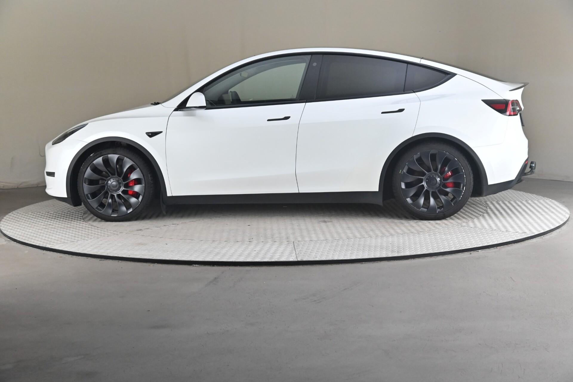 Tesla Model Y Performance AWD 2023, photo 4/31