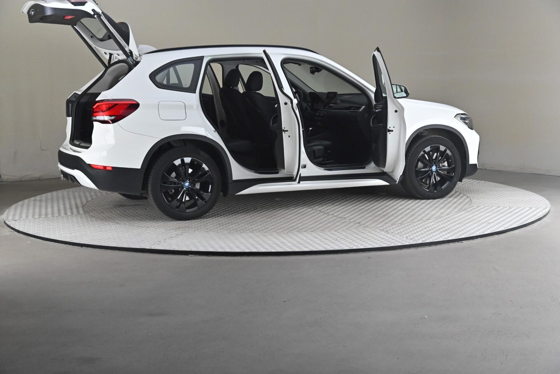 BMW X1 2022, photo 6/32