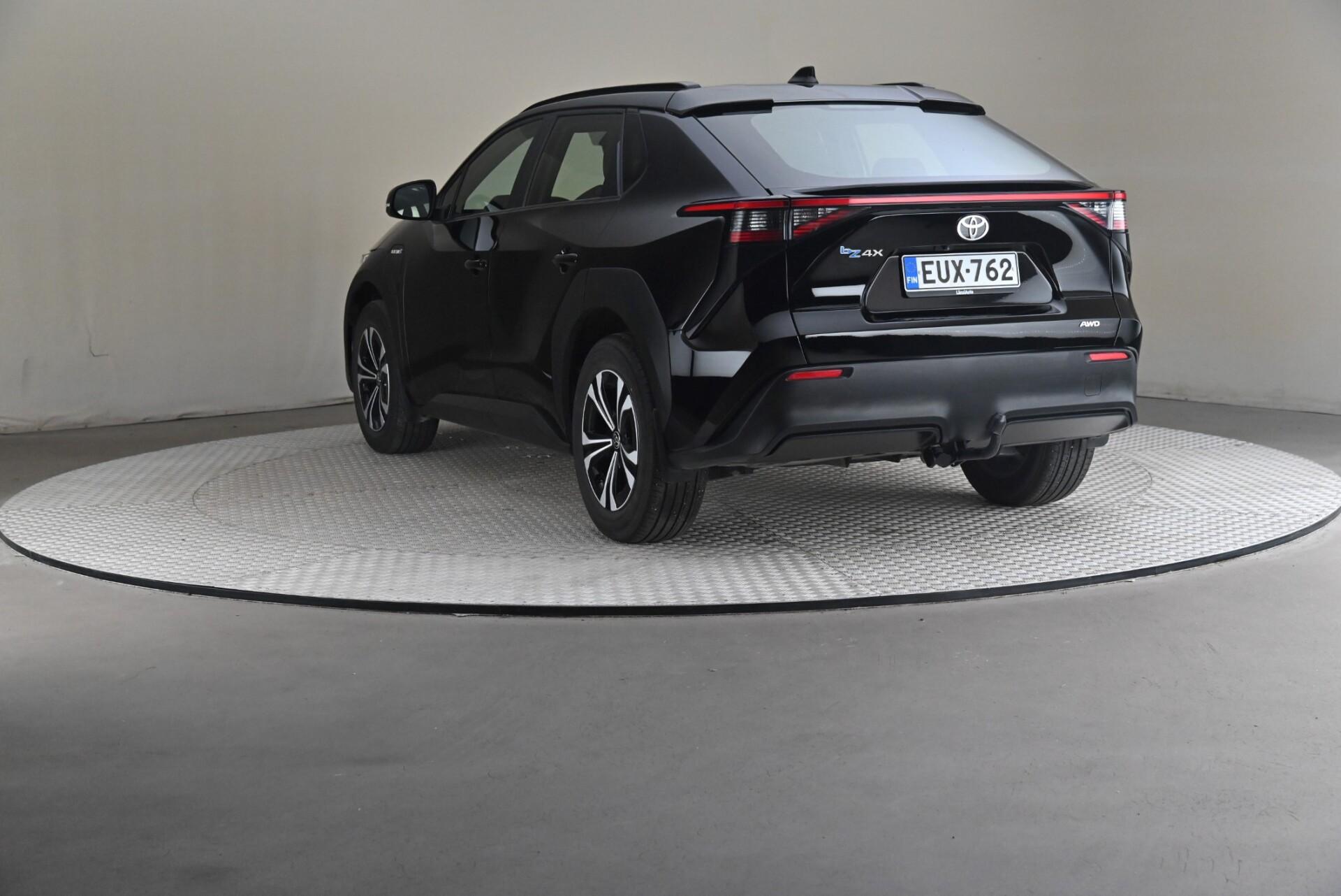Toyota bZ4X Active AWD 2023, photo 2/32