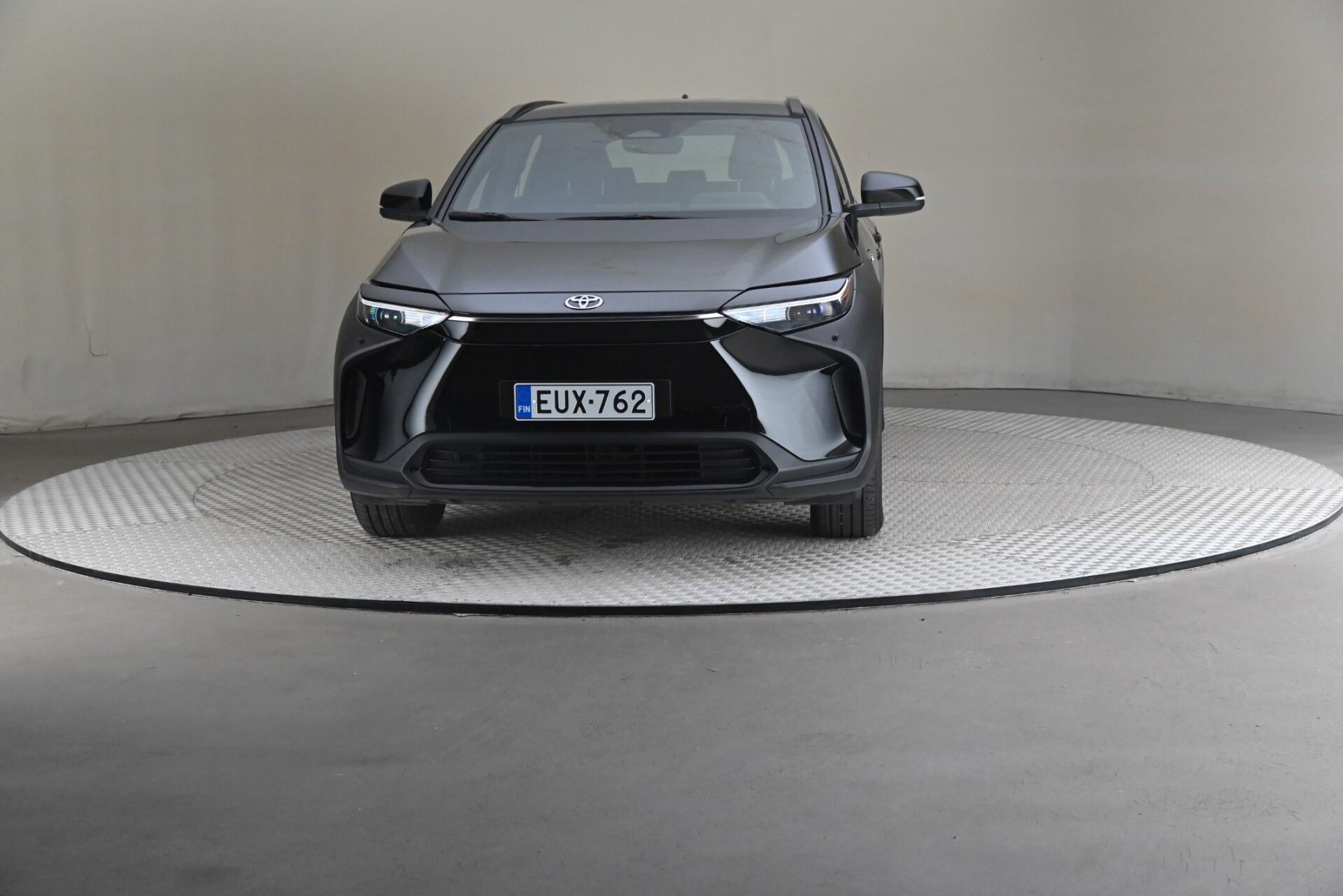 Toyota bZ4X Active AWD 2023, photo 3/32