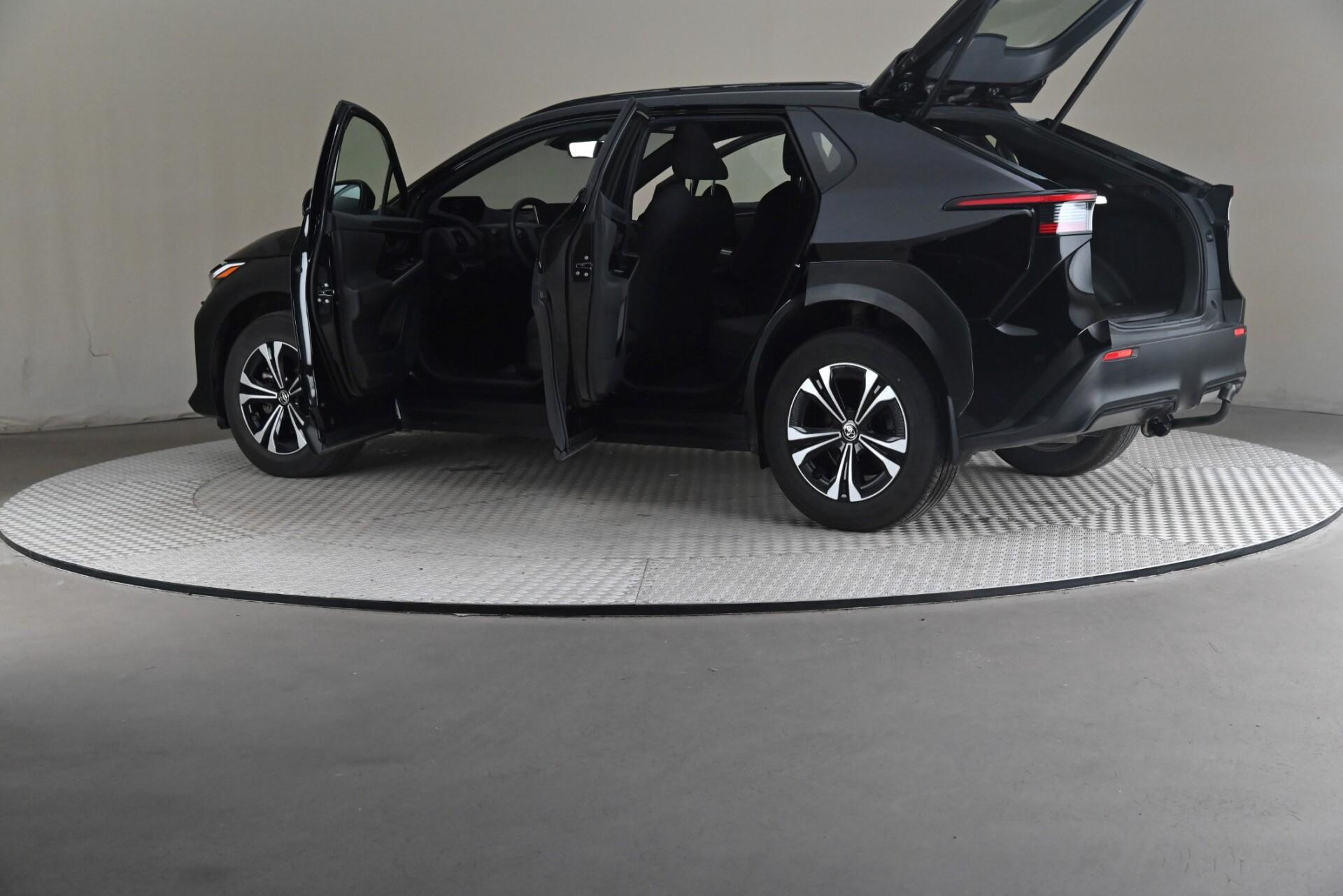 Toyota bZ4X Active AWD 2023, photo 7/32