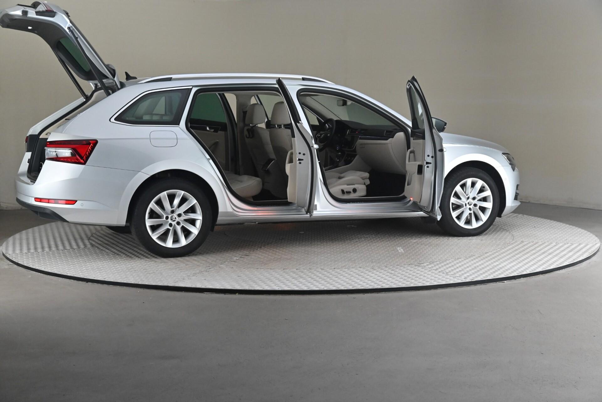 Skoda Superb 2022, kuva 6/34