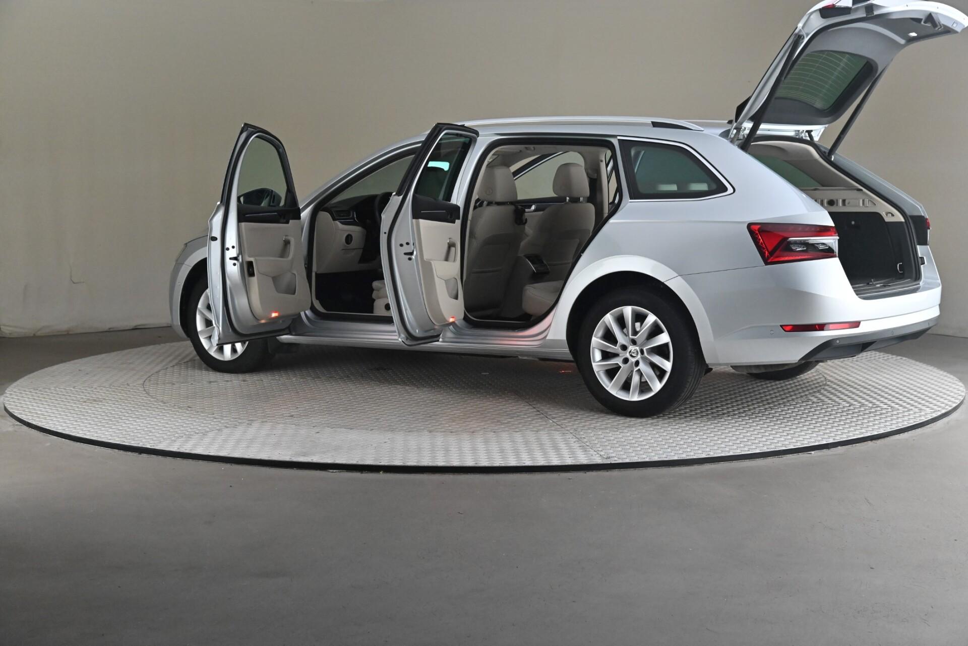 Skoda Superb 2022, kuva 7/34
