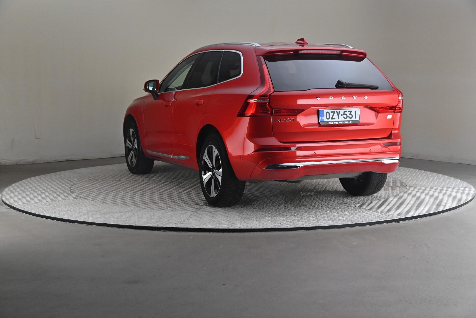 Volvo XC60 2023, photo 2/30