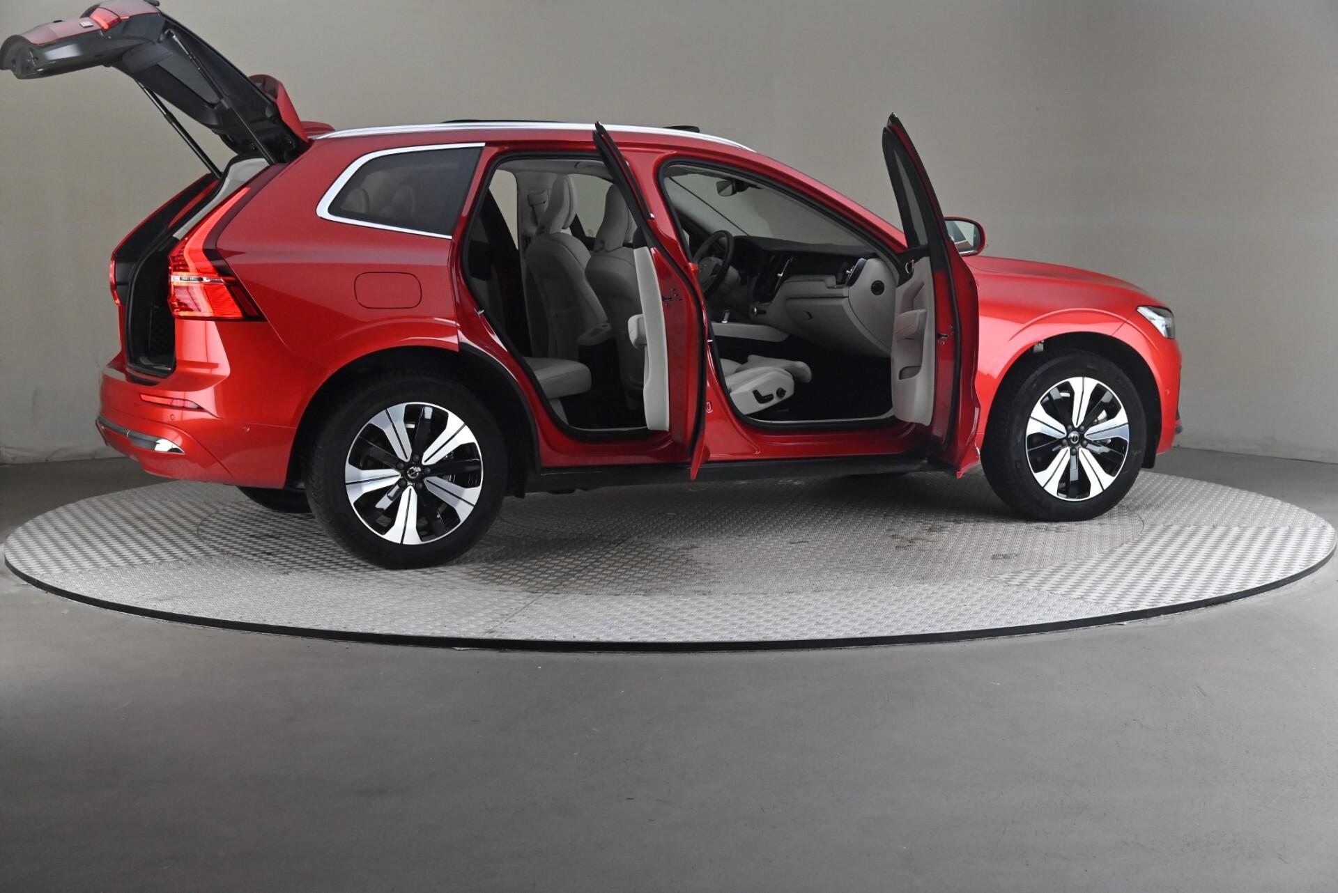 Volvo XC60 2023, photo 6/30