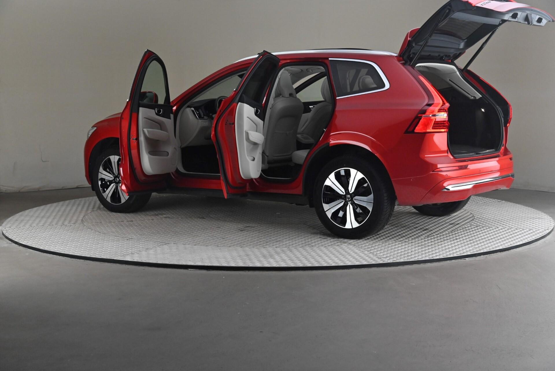 Volvo XC60 2023, photo 7/30