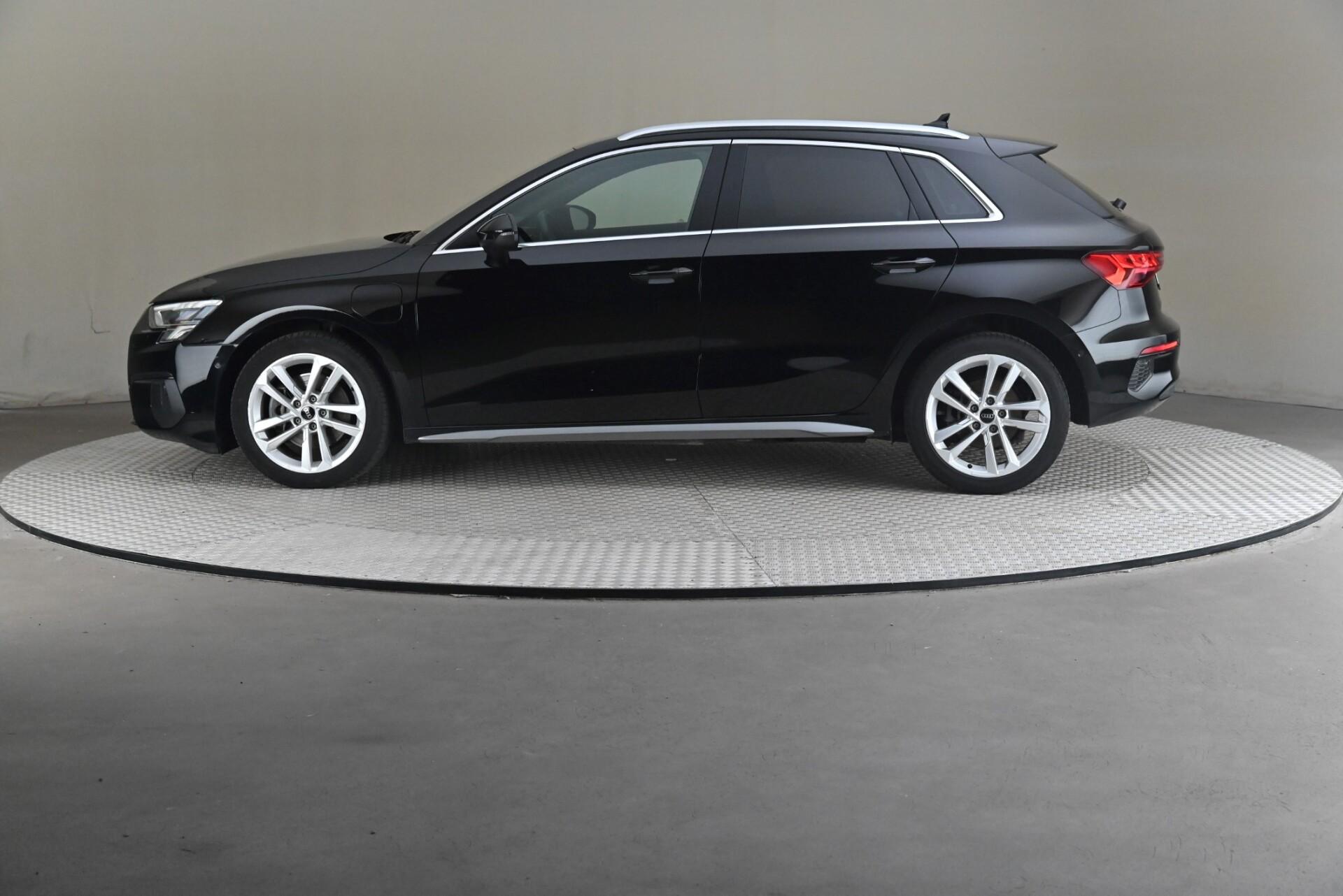 Audi A3 2023, photo 4/30