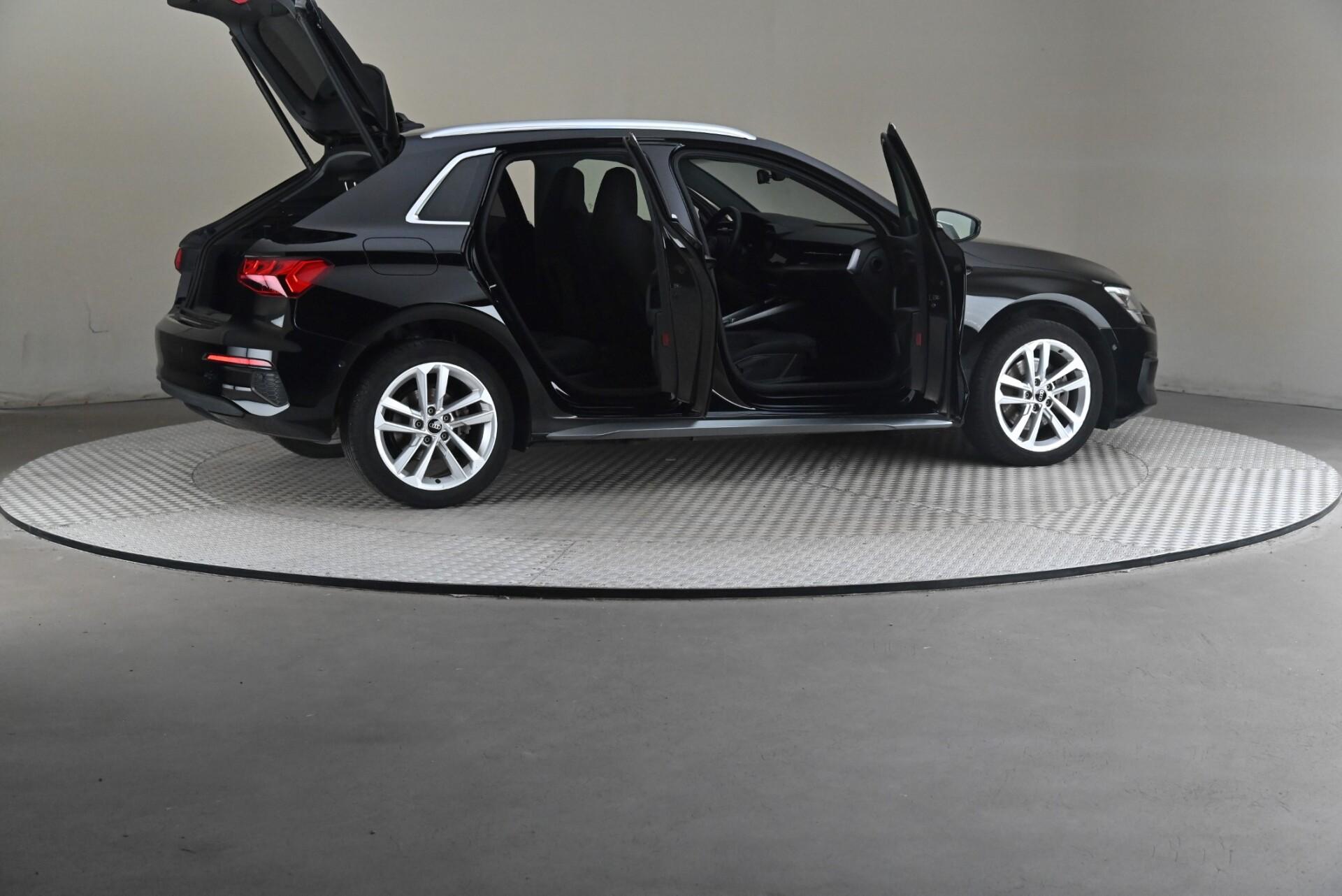 Audi A3 2023, photo 6/30