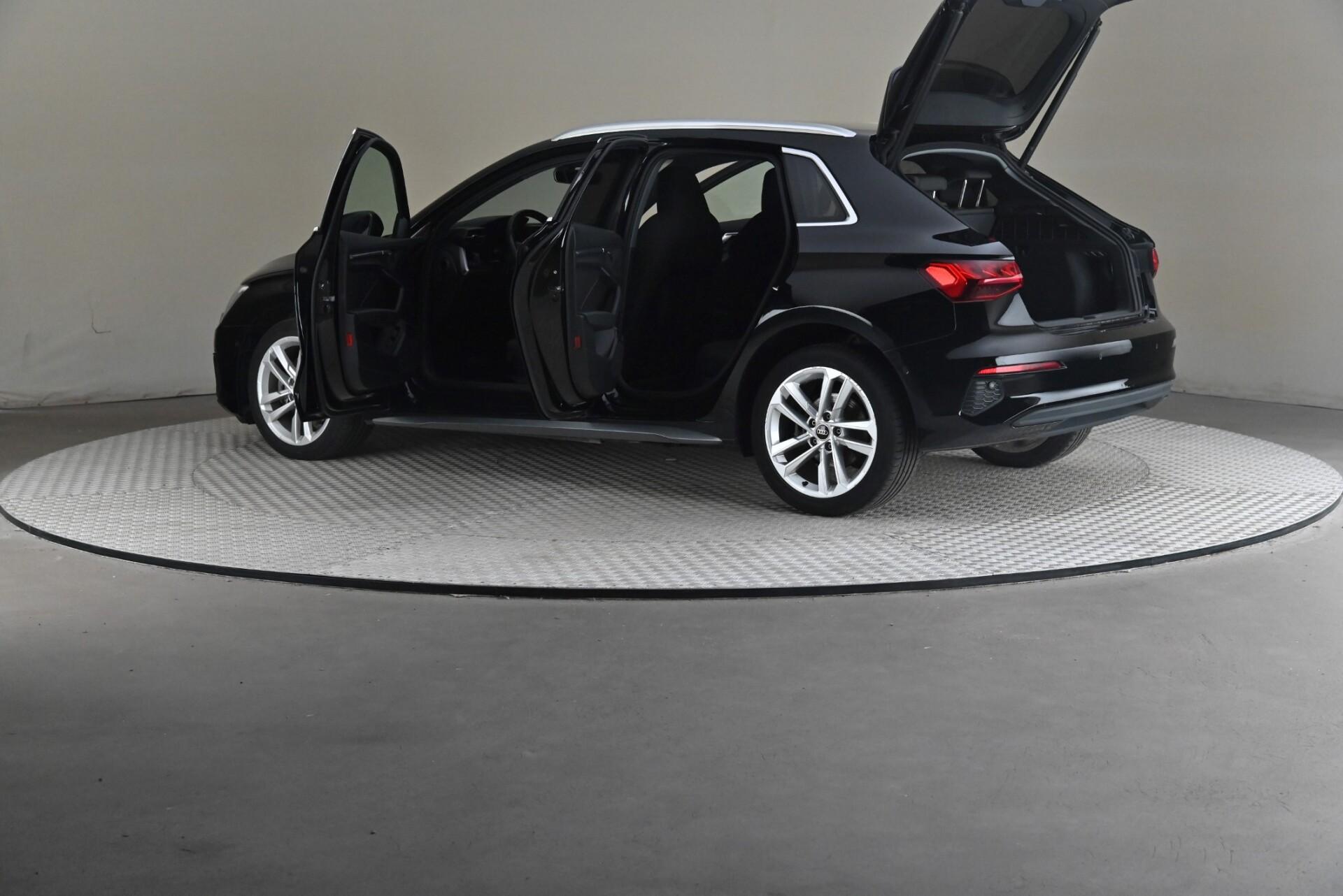 Audi A3 2023, photo 7/30