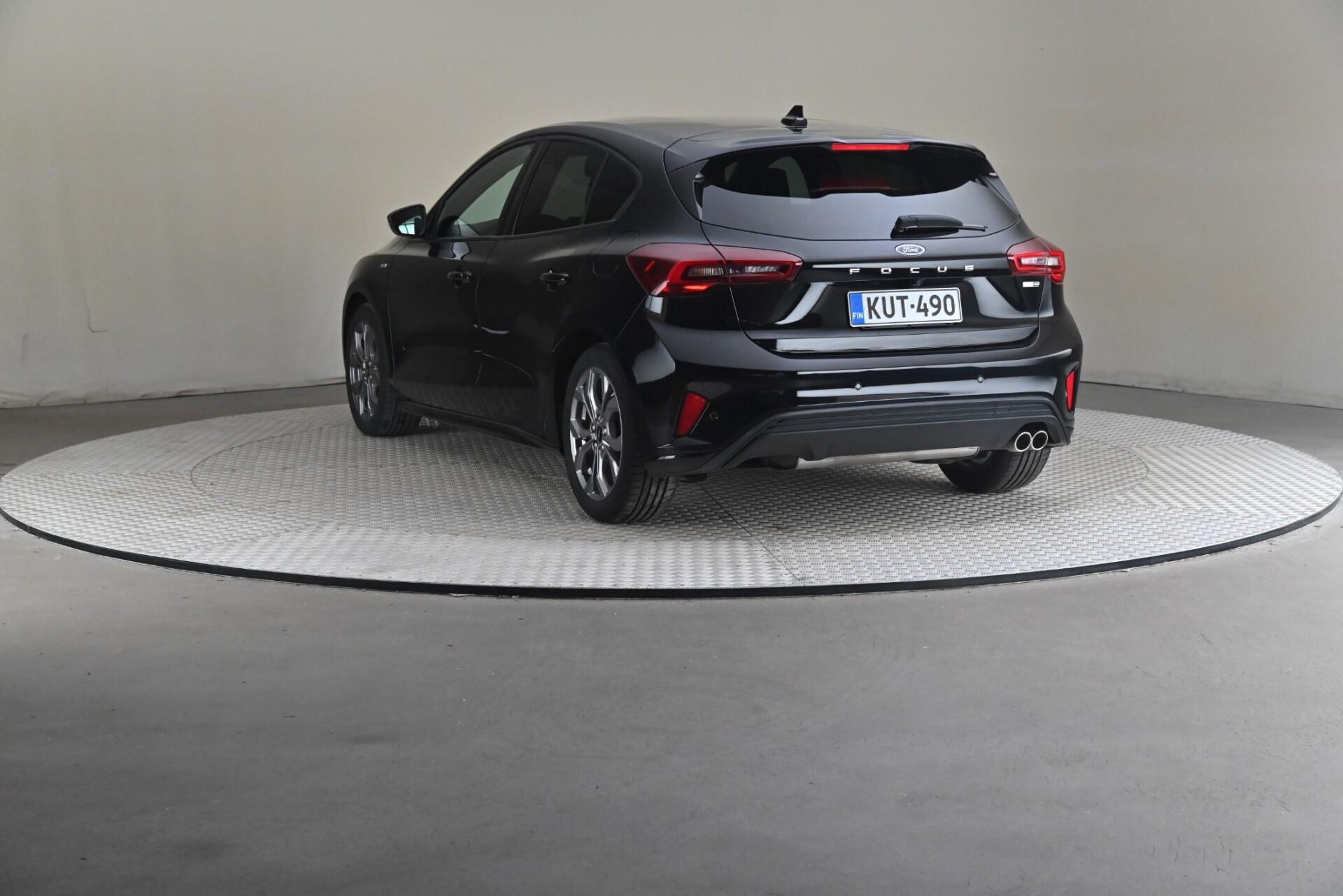 Ford Focus 2022, photo 2/28
