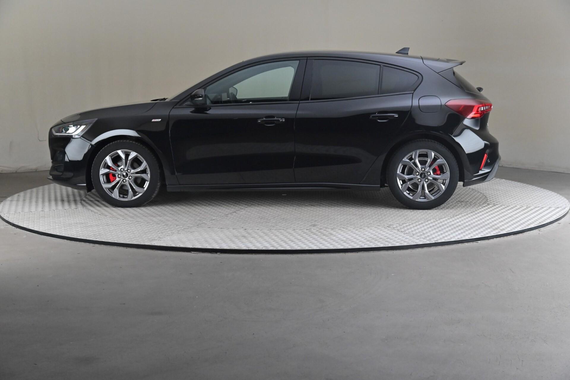 Ford Focus 2022, photo 4/28