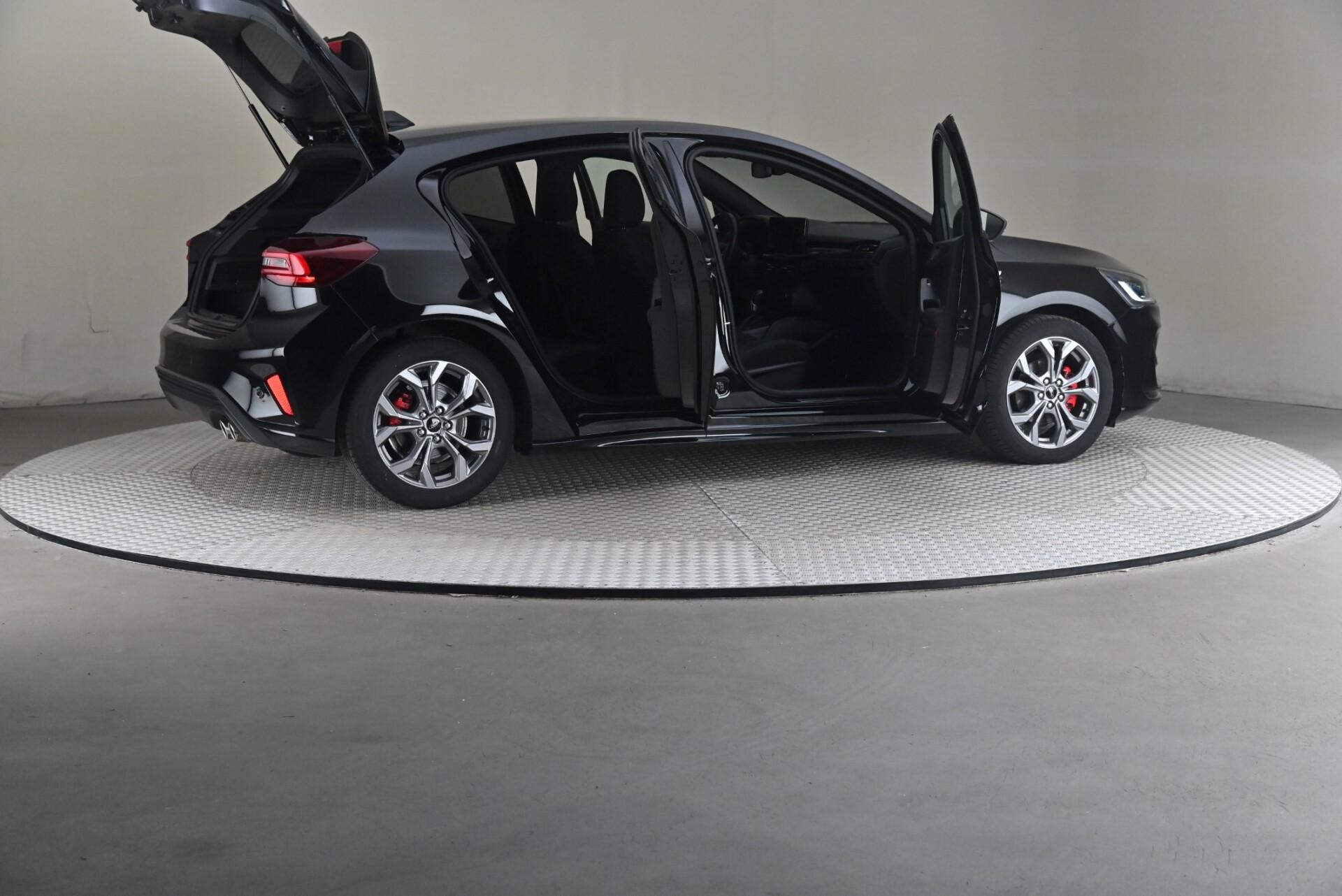 Ford Focus 2022, photo 6/28