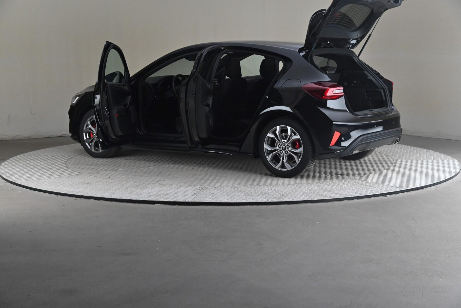 Ford Focus 2022, photo 7/28