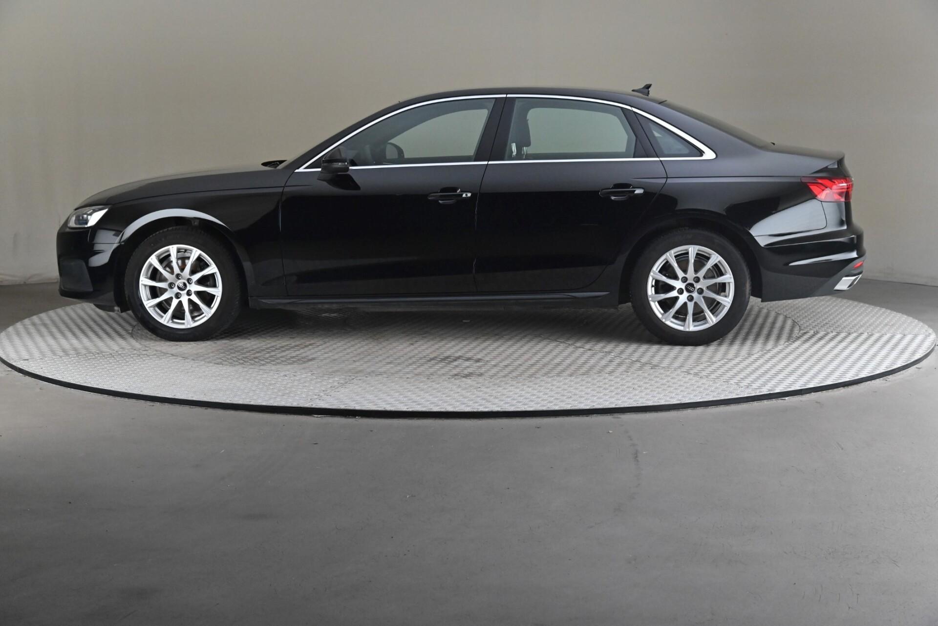 Audi A4 2022, photo 4/26