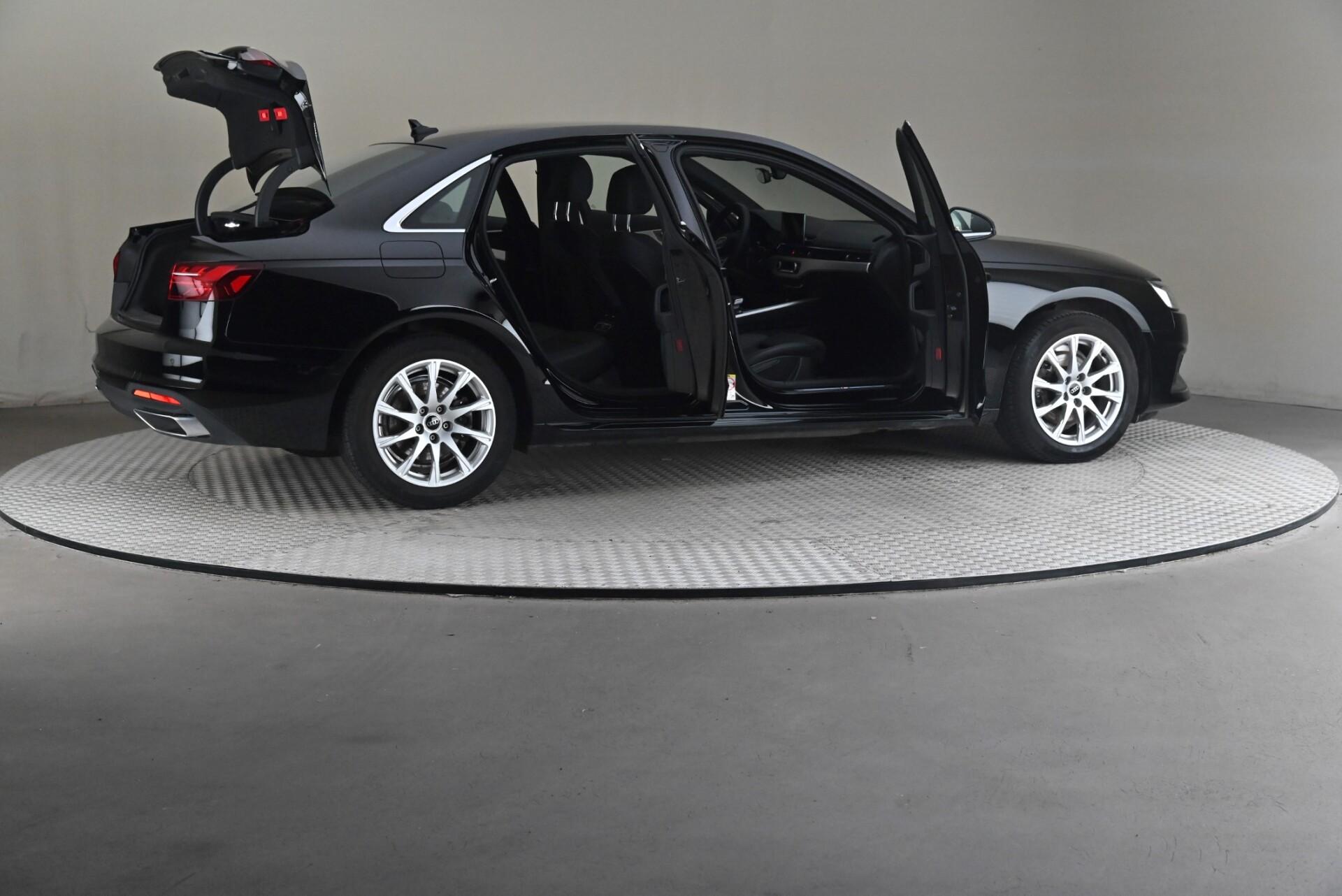 Audi A4 2022, photo 6/26