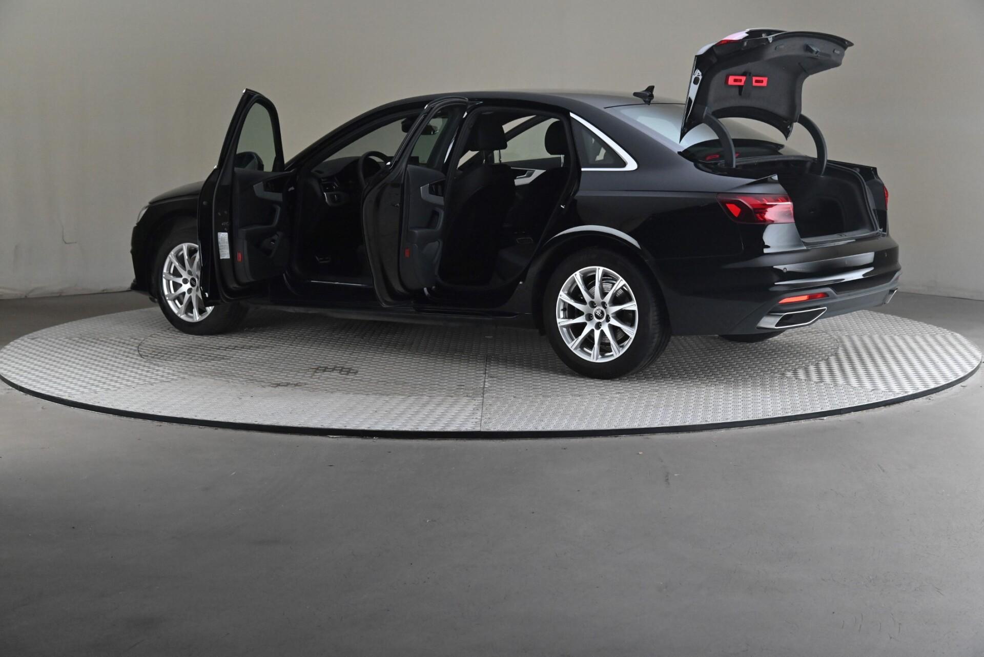 Audi A4 2022, photo 7/26