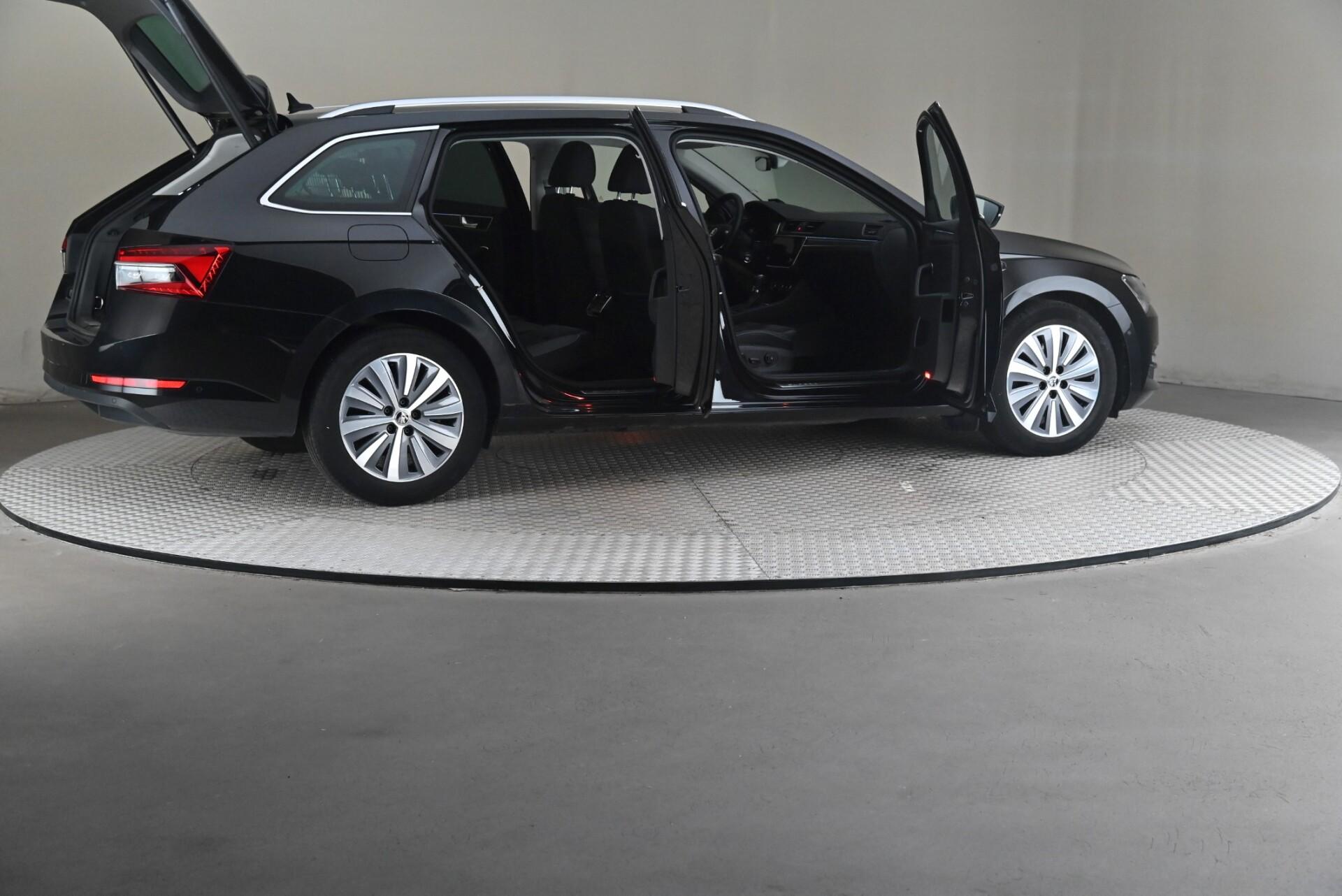 Skoda Superb 2022, kuva 6/34