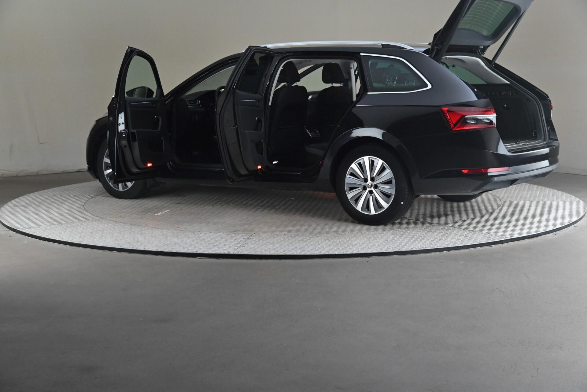 Skoda Superb 2022, kuva 7/34