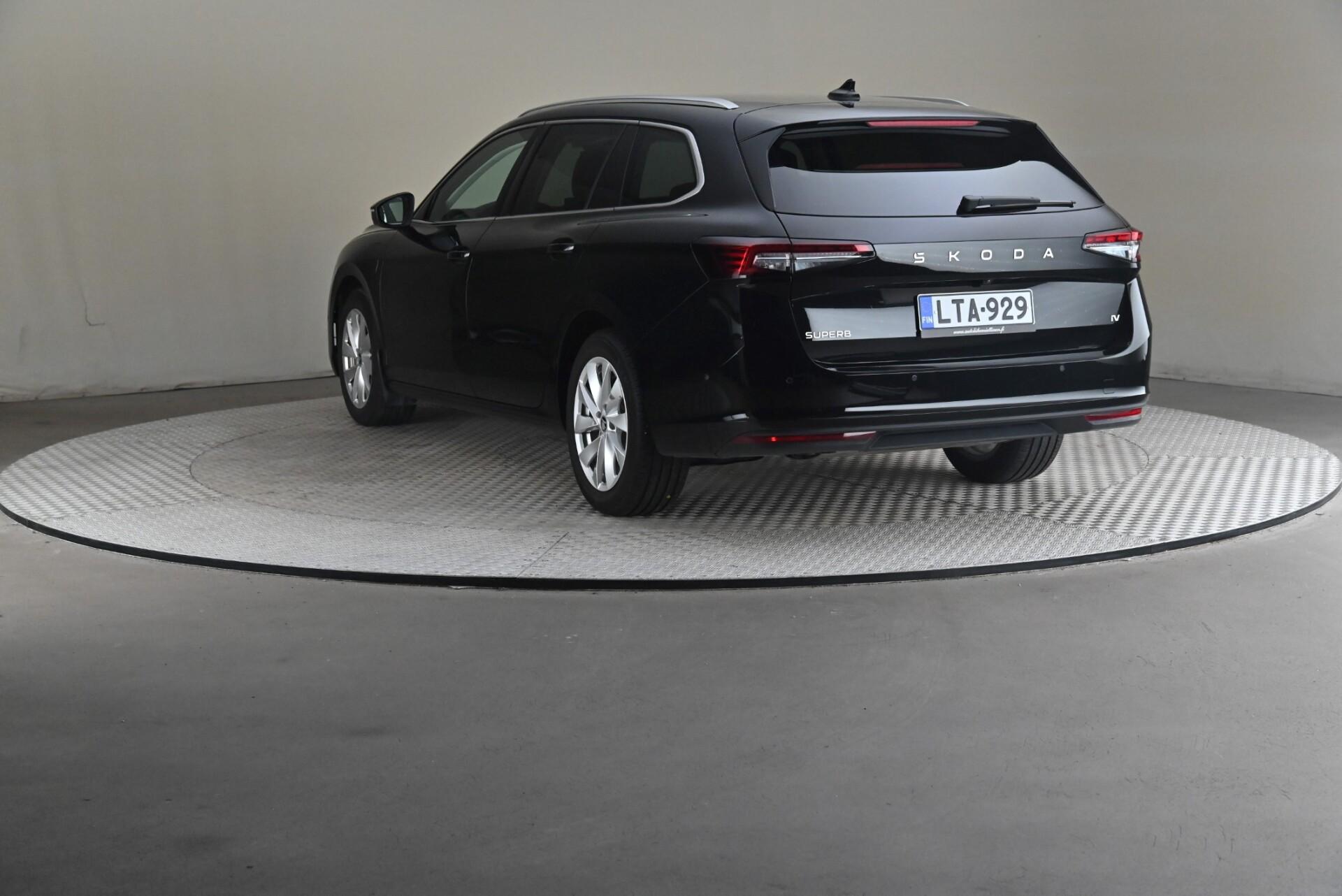 Skoda Superb 2025, photo 2/36