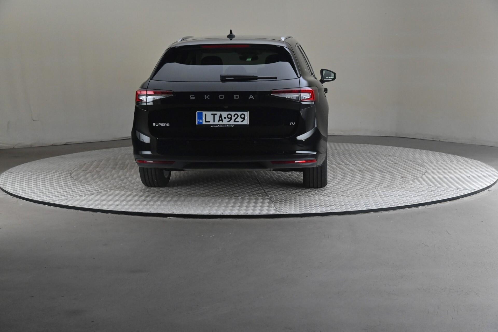 Skoda Superb 2025, photo 5/36