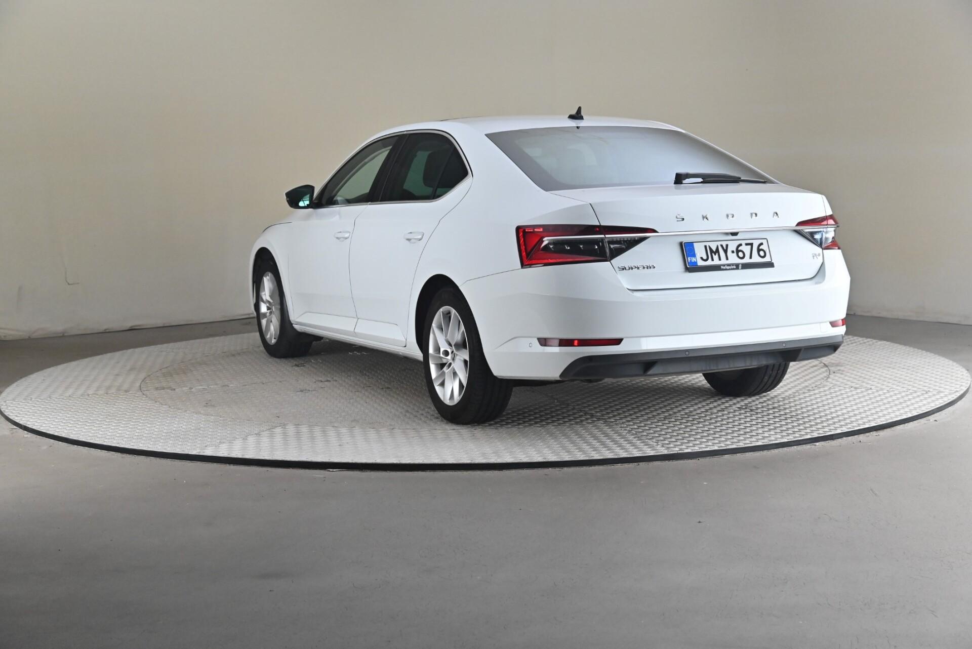 Skoda Superb 2023, kuva 2/31