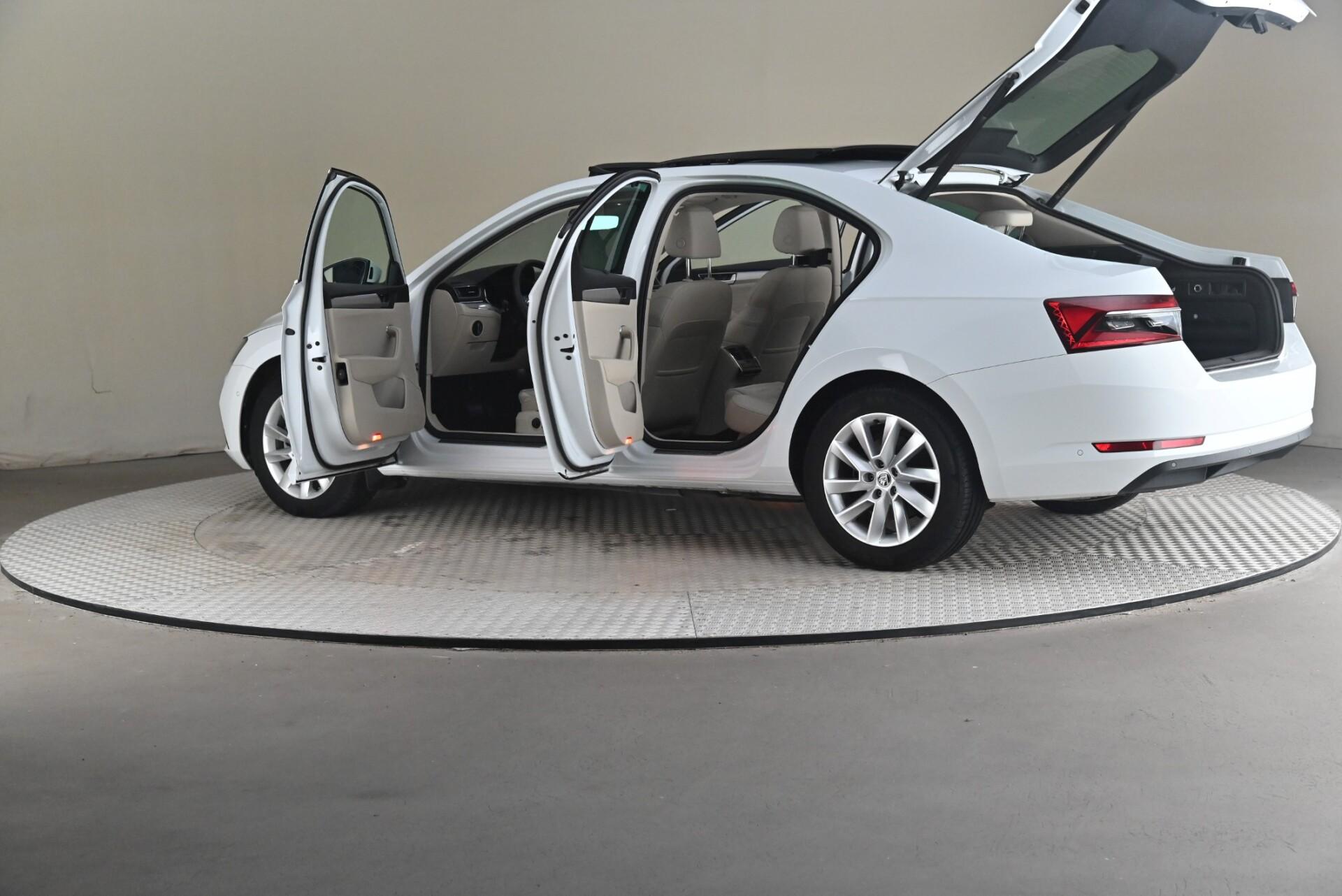 Skoda Superb 2023, kuva 7/31