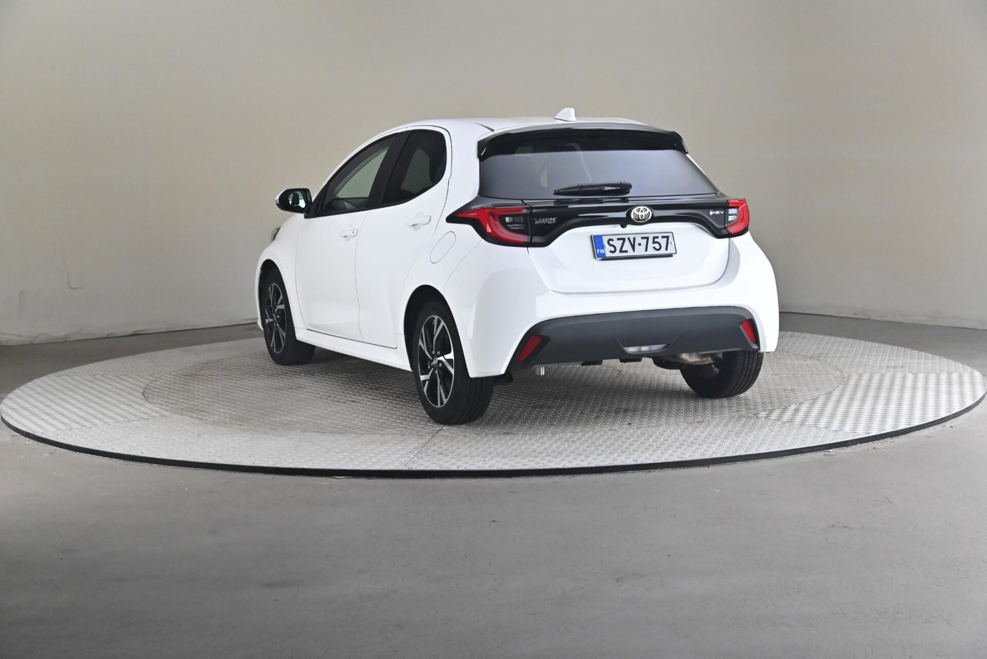Toyota Yaris 1,5 Hybrid 116 Intense Plus 2024, kuva 2/27