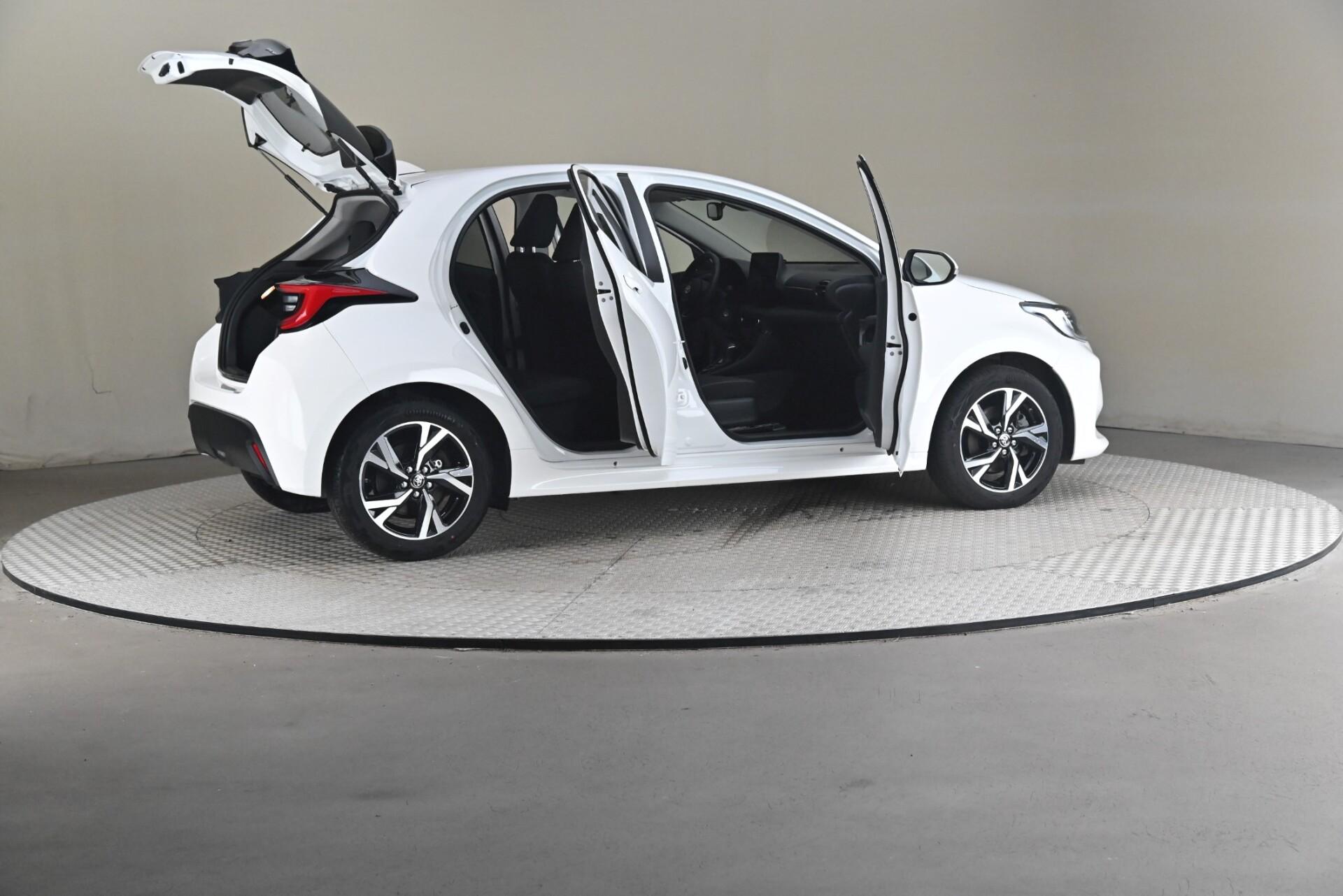 Toyota Yaris 1,5 Hybrid 116 Intense Plus 2024, kuva 6/27