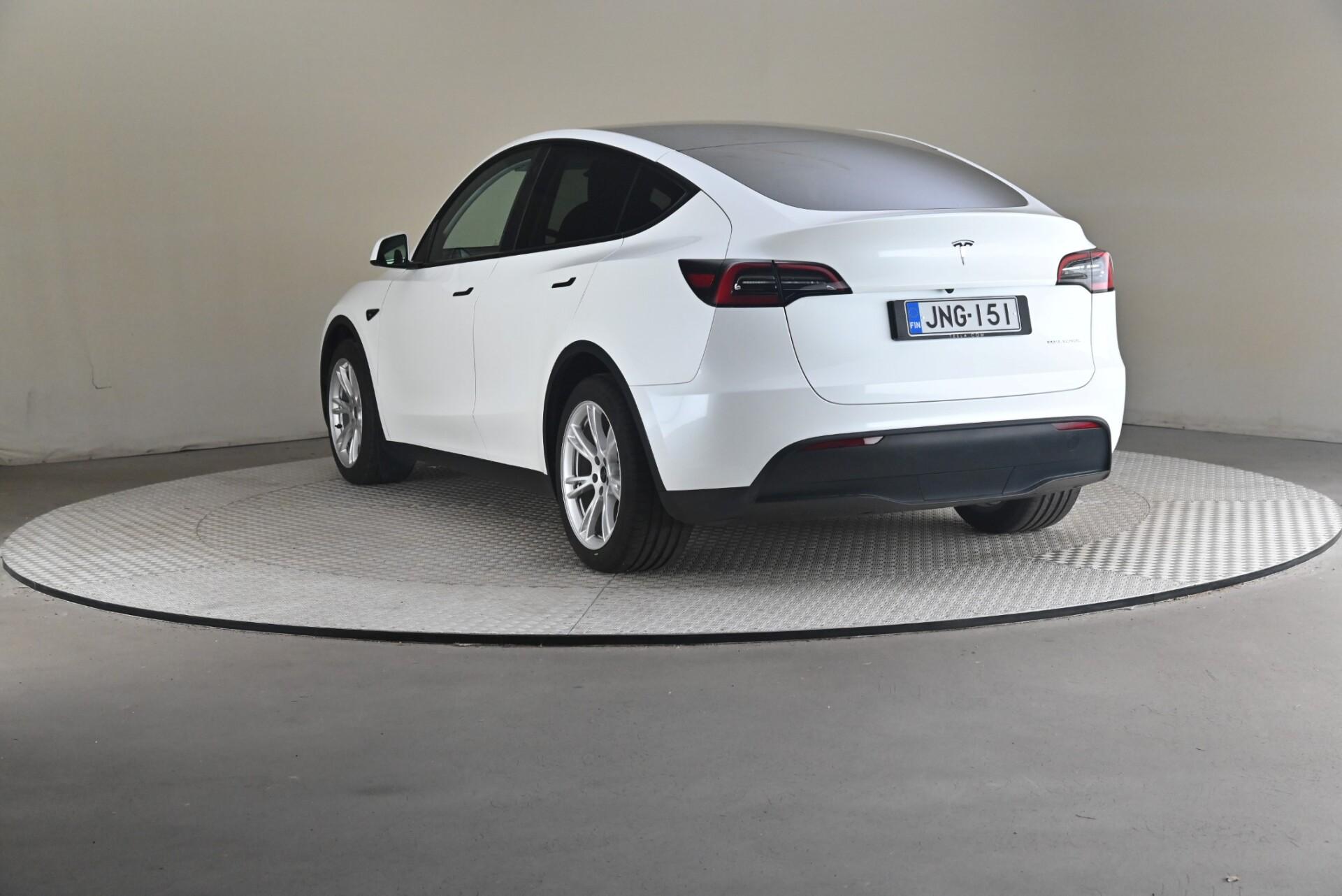 Tesla Model Y Long Range AWD 2023, photo 2/31