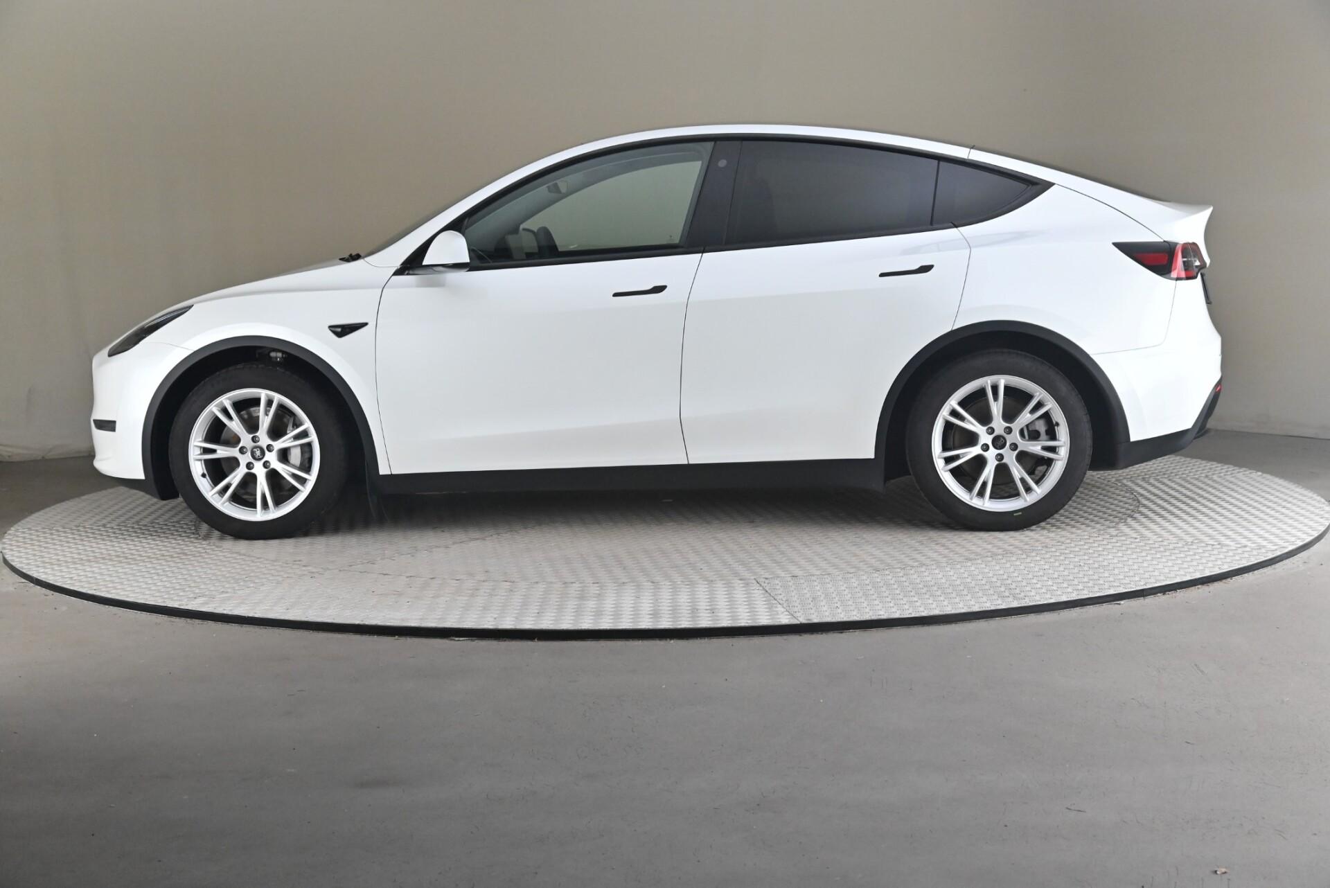 Tesla Model Y Long Range AWD 2023, photo 4/31