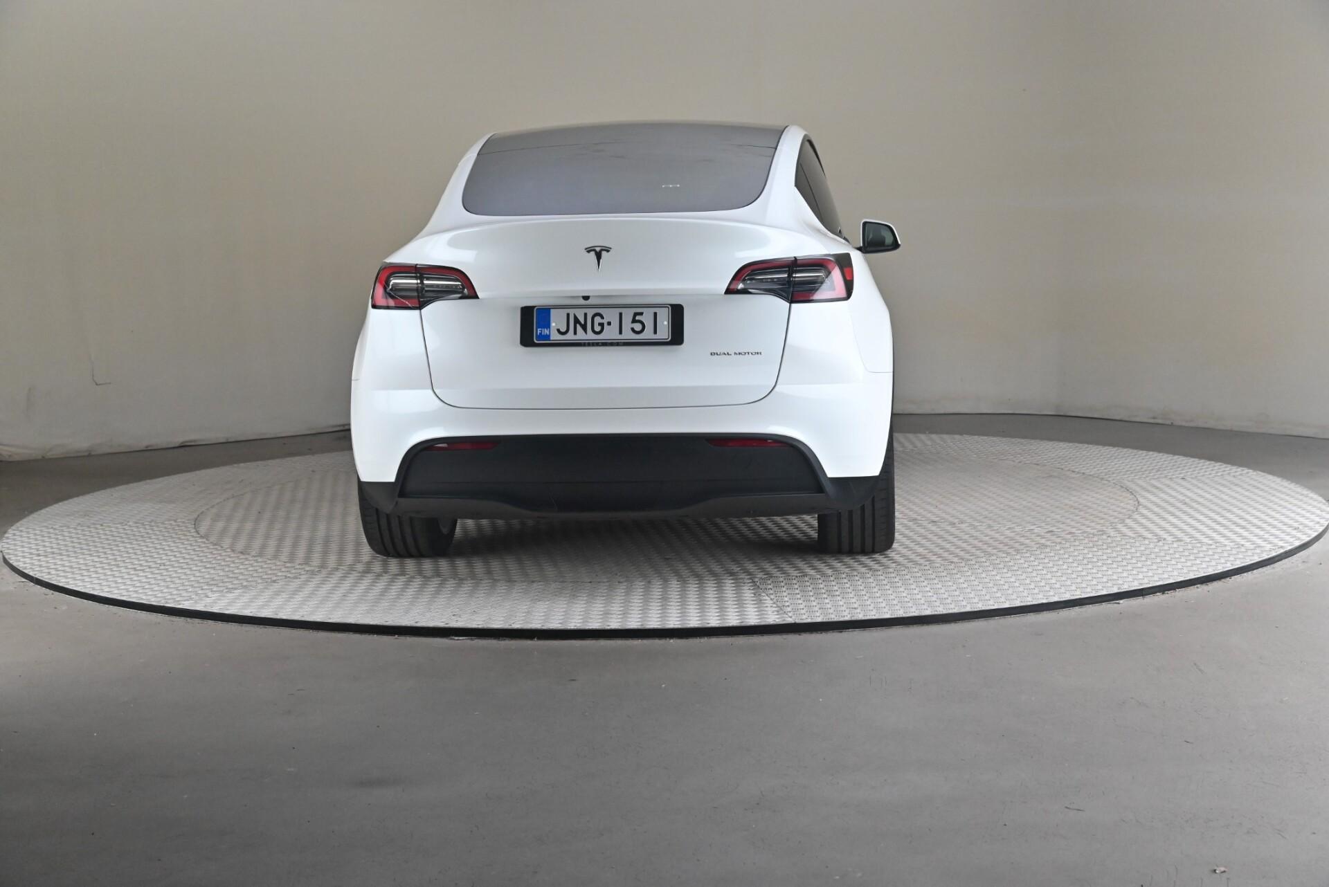 Tesla Model Y Long Range AWD 2023, photo 5/31