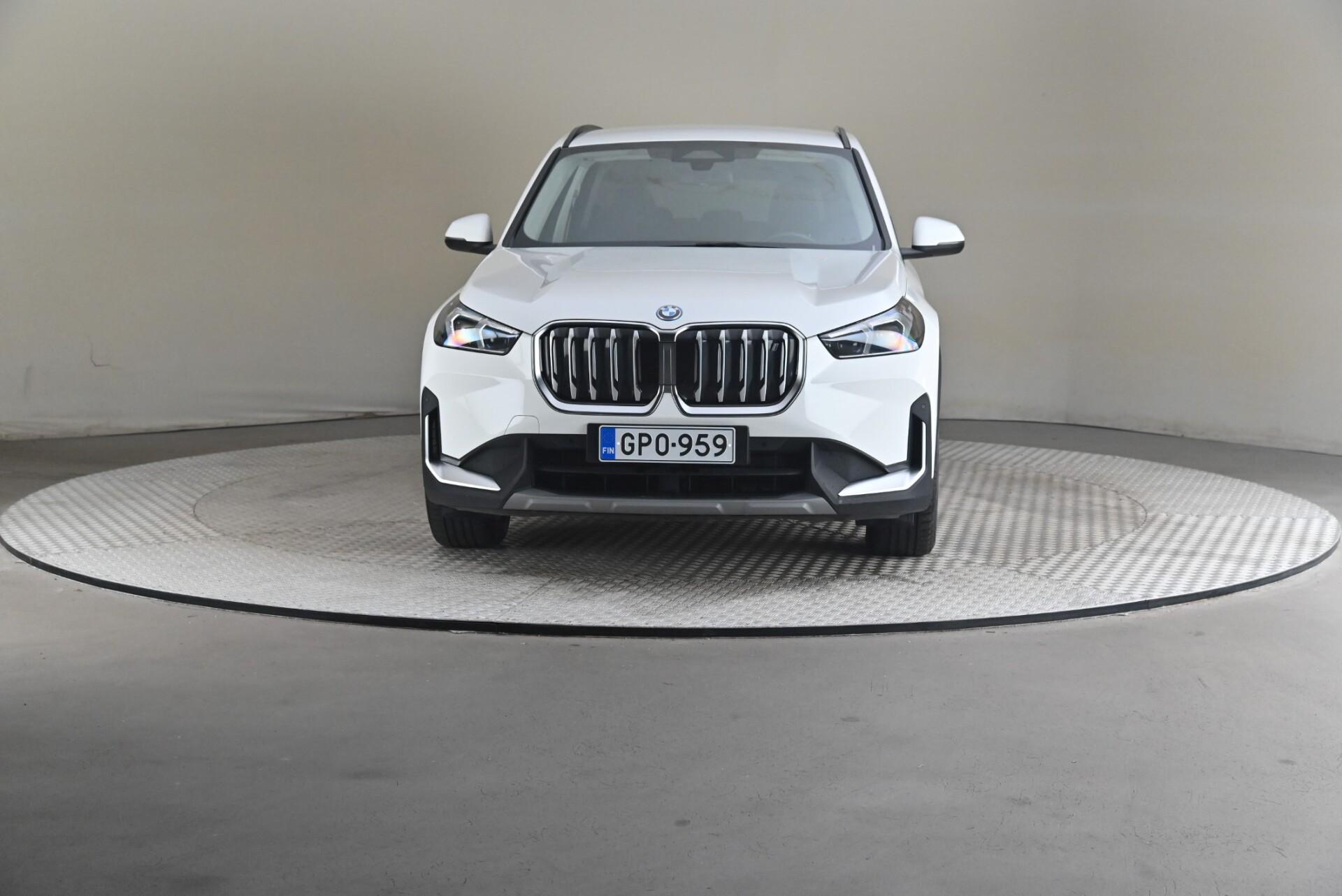 BMW iX1 U11 30 xDrive Charged Edition 2023, kuva 3/30