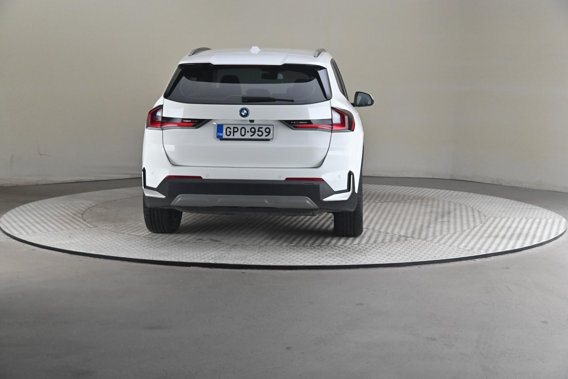 BMW iX1 U11 30 xDrive Charged Edition 2023, kuva 5/30