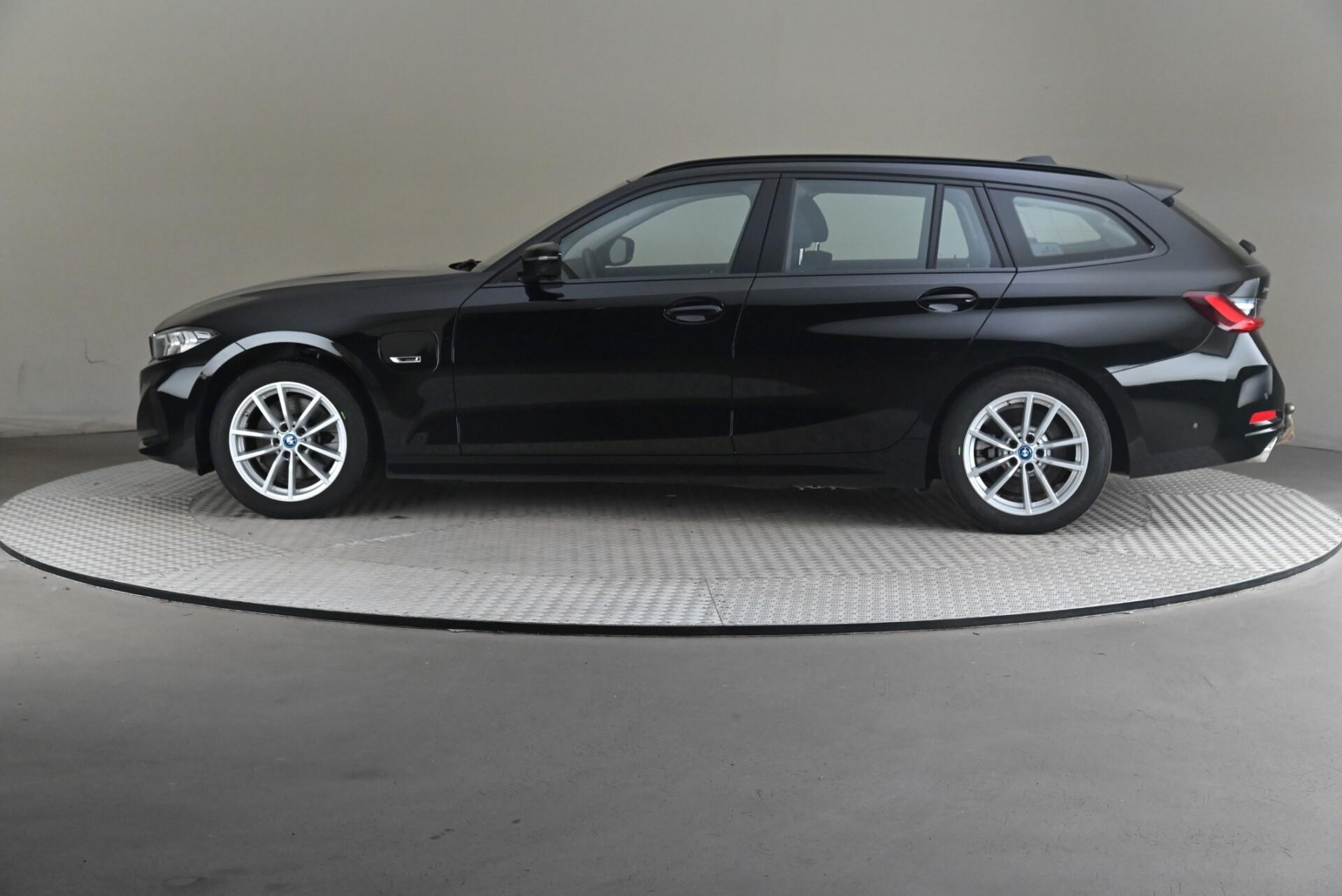 BMW 330 2022, bild 4/30