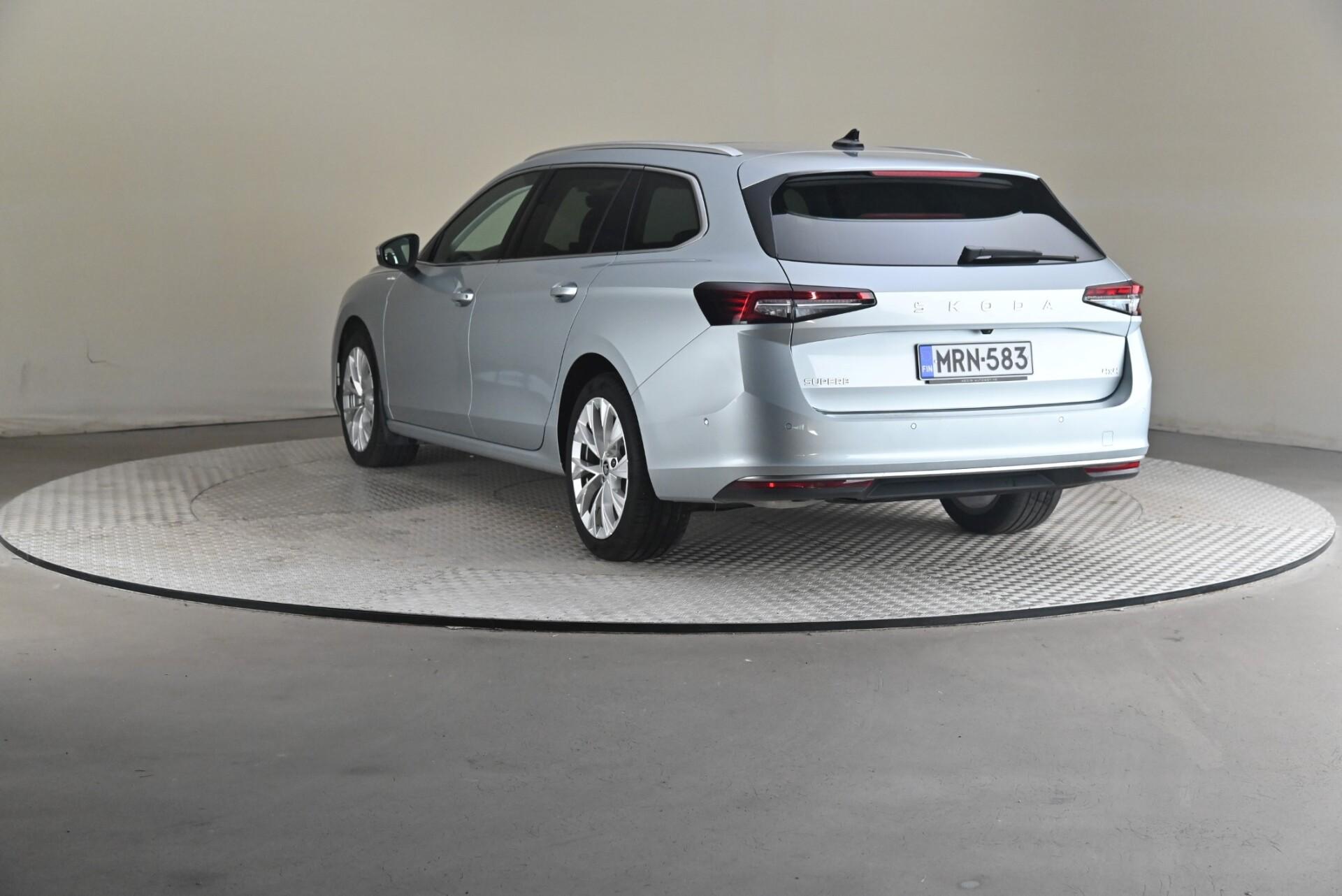 Skoda Superb 2025, bild 2/31