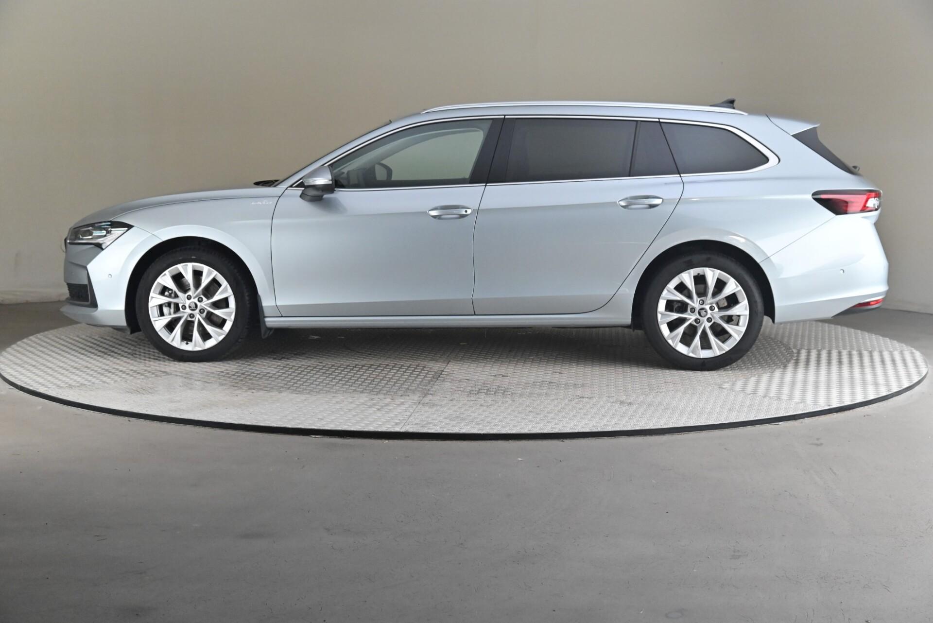 Skoda Superb 2025, bild 4/31